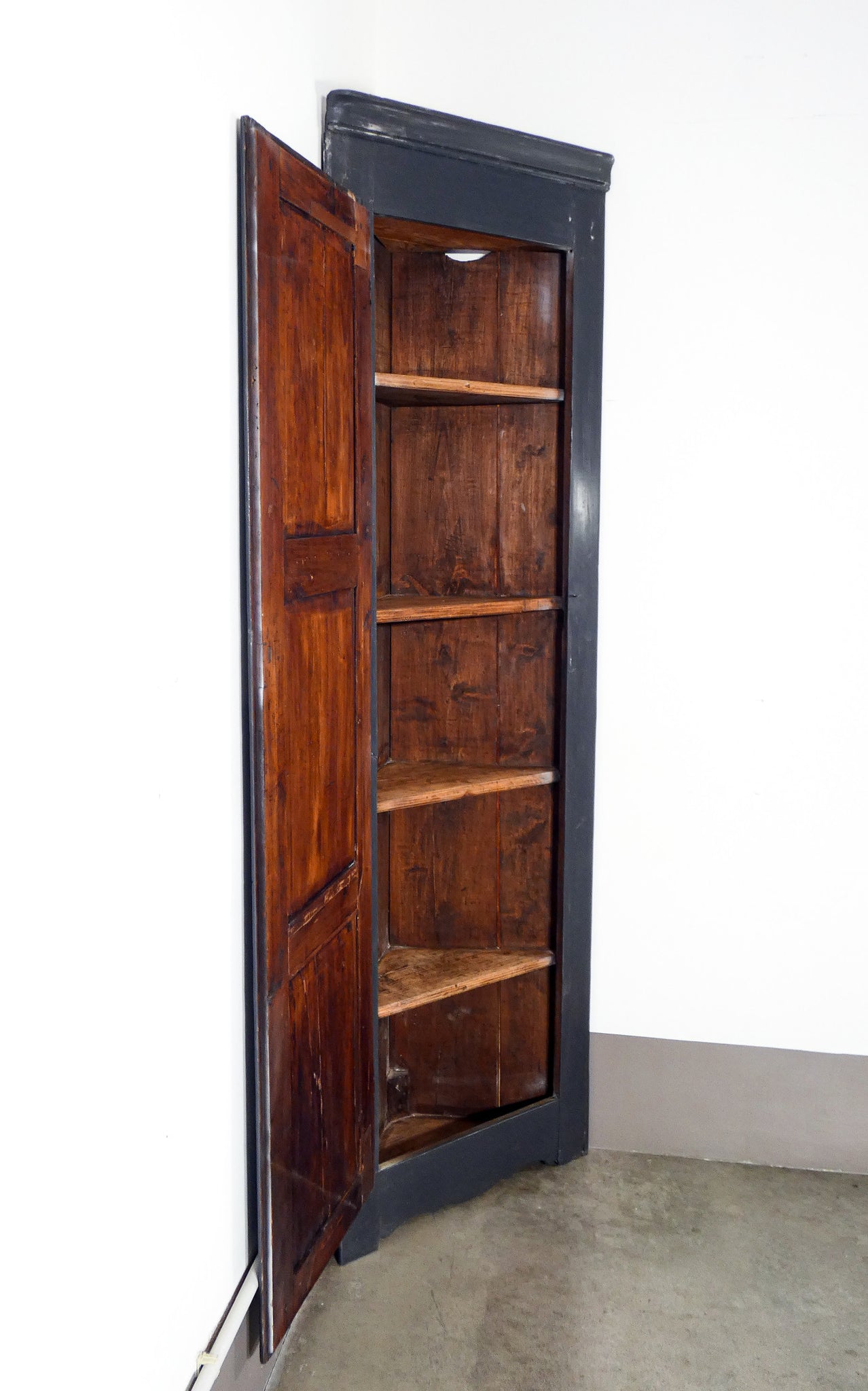 angoliera cantonale legno noce pioppo anta singola ripiani epoca 800 antica