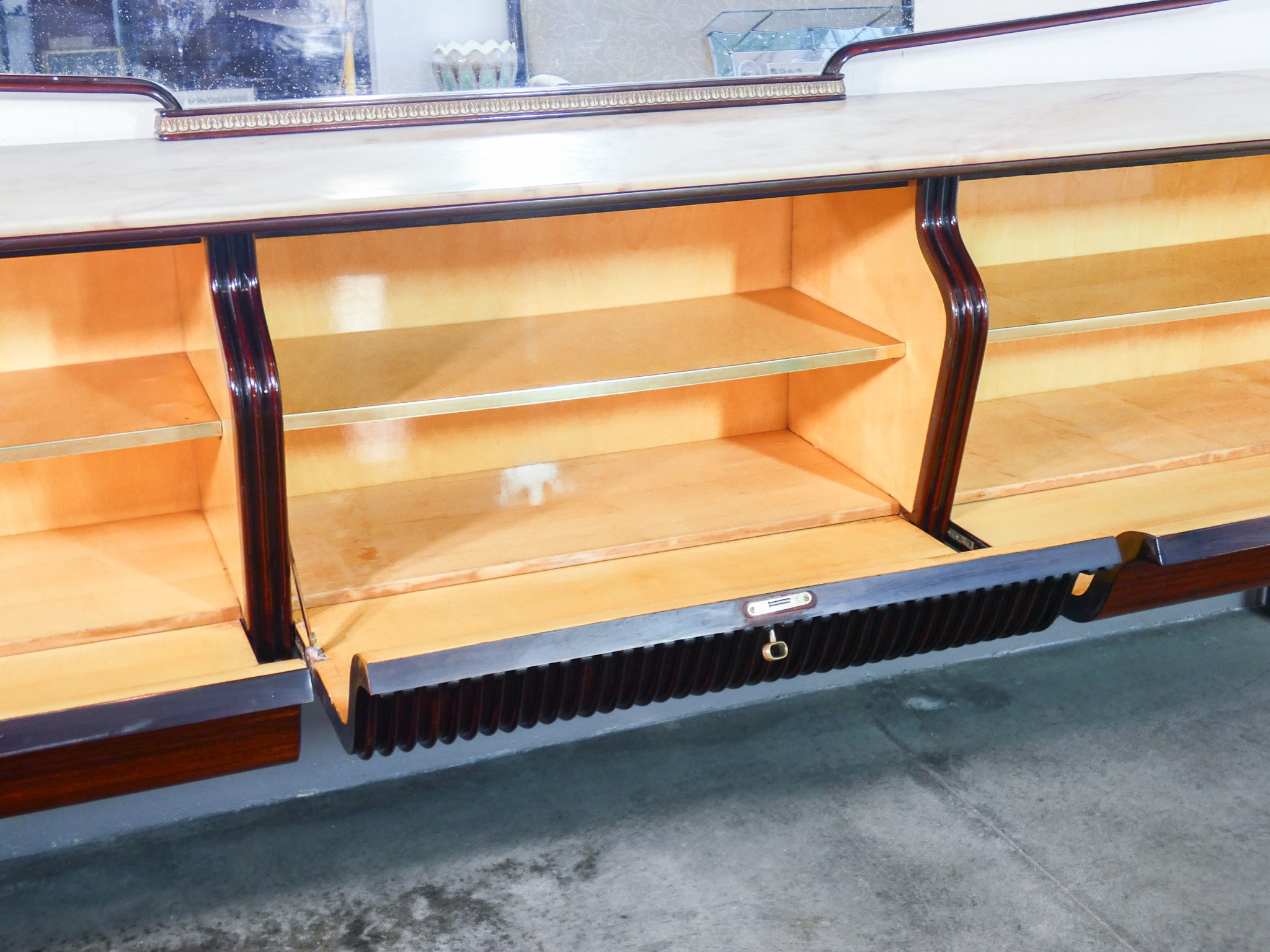 buffet enfilade specchiera specchio credenza design osvaldo borsani 1950s