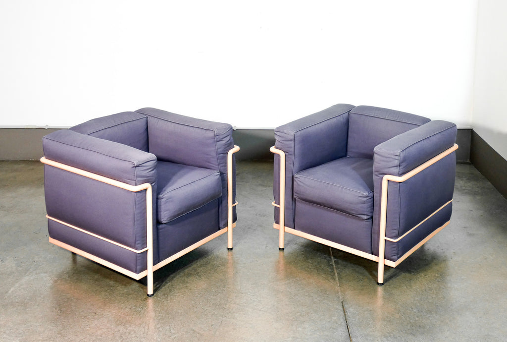 coppia poltrone lc2 design le corbusier per cassina sofa divano rosa viola