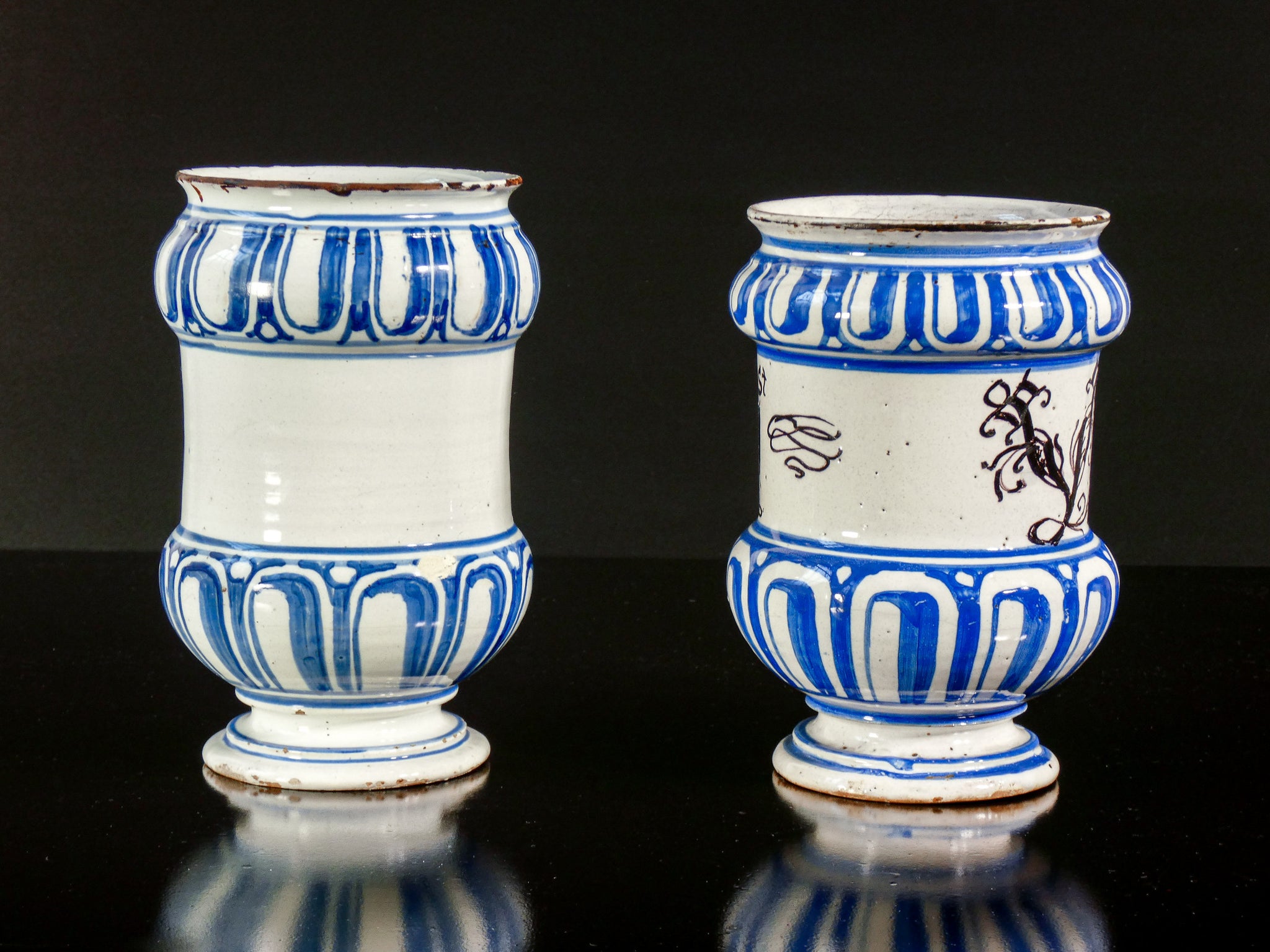 coppia vaso albarello rocchetto epoca 1700 ceramica maiolica dipinta antica