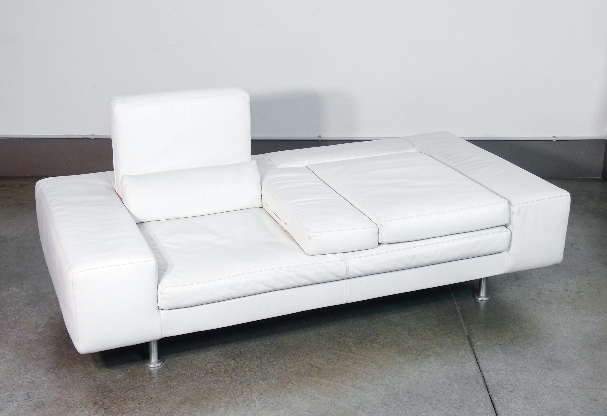 divano domino design massimo morozzi per cassina 1980s sofa pelle bianca