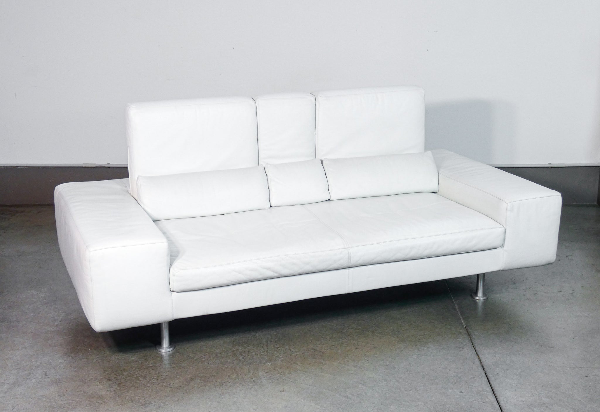 divano domino design massimo morozzi per cassina 1980s sofa pelle bianca