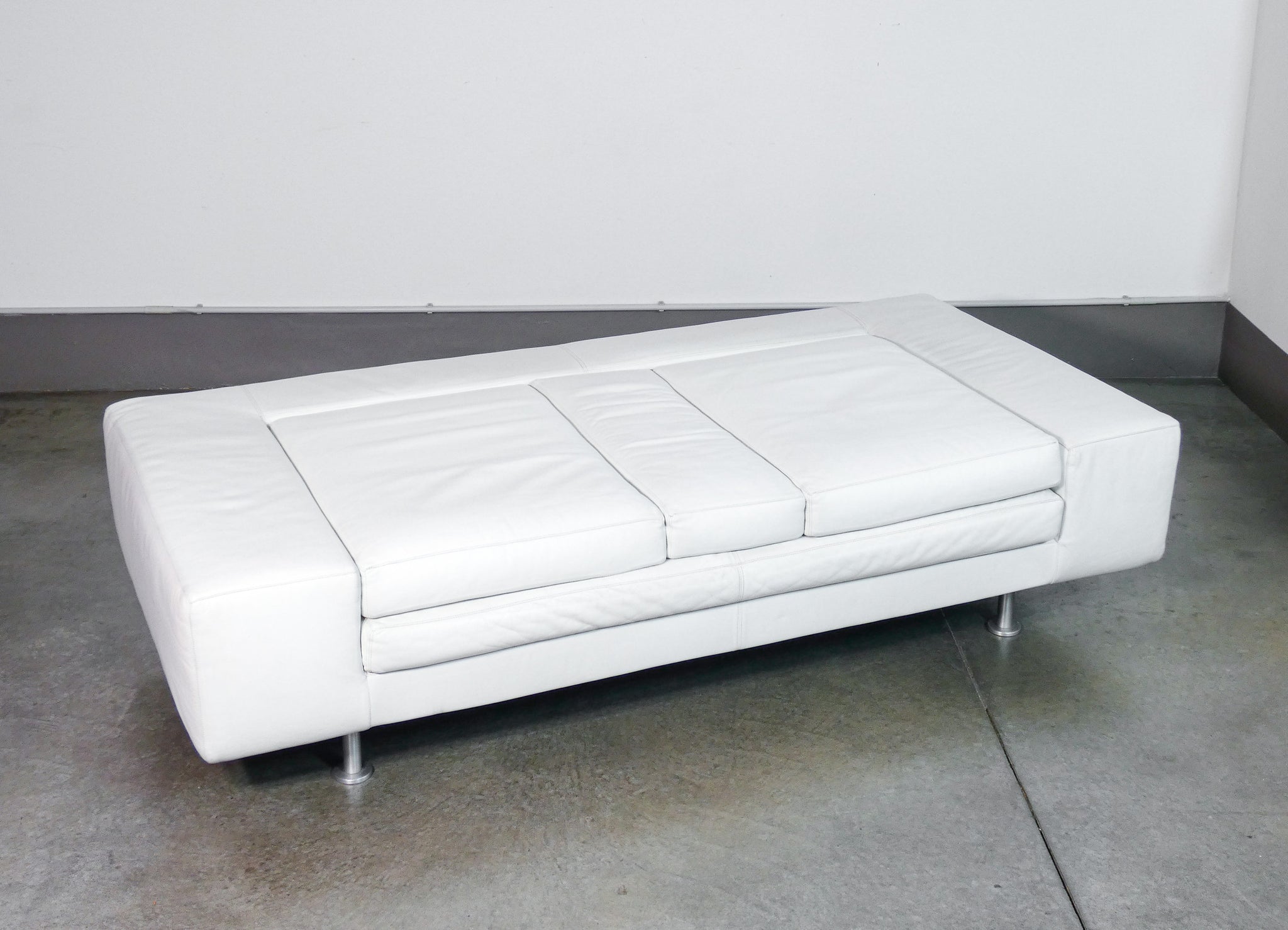divano domino design massimo morozzi per cassina 1980s sofa pelle bianca