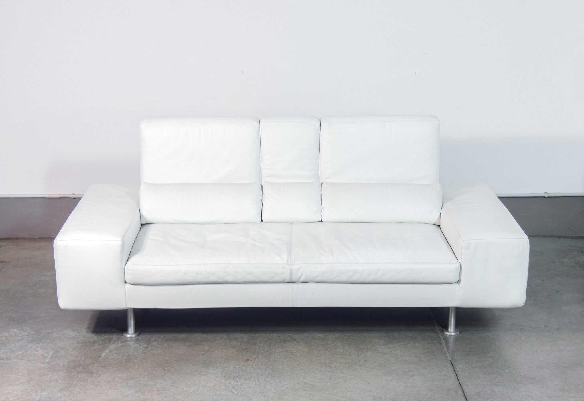 divano domino design massimo morozzi per cassina 1980s sofa pelle bianca