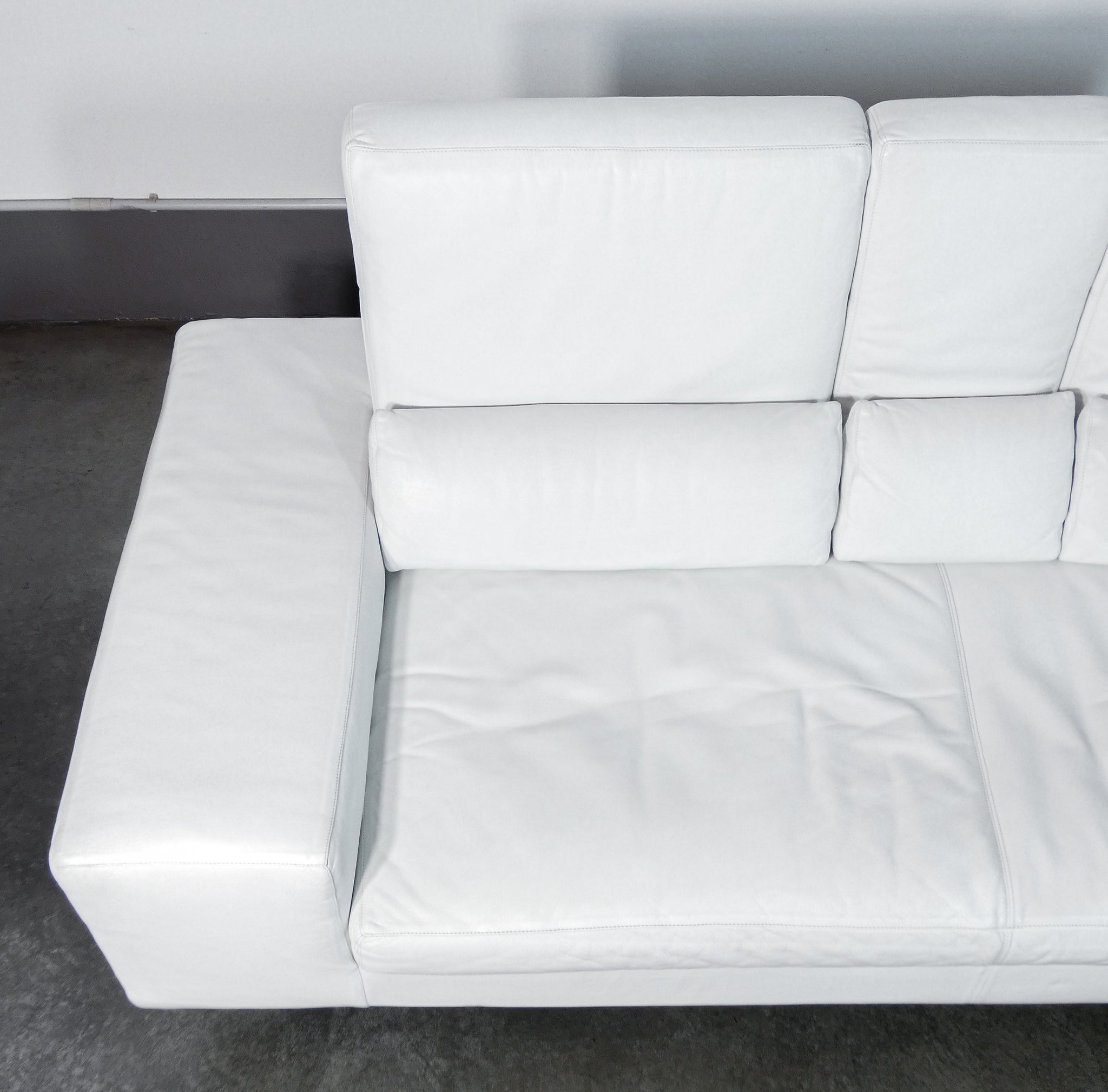 divano domino design massimo morozzi per cassina 1980s sofa pelle bianca