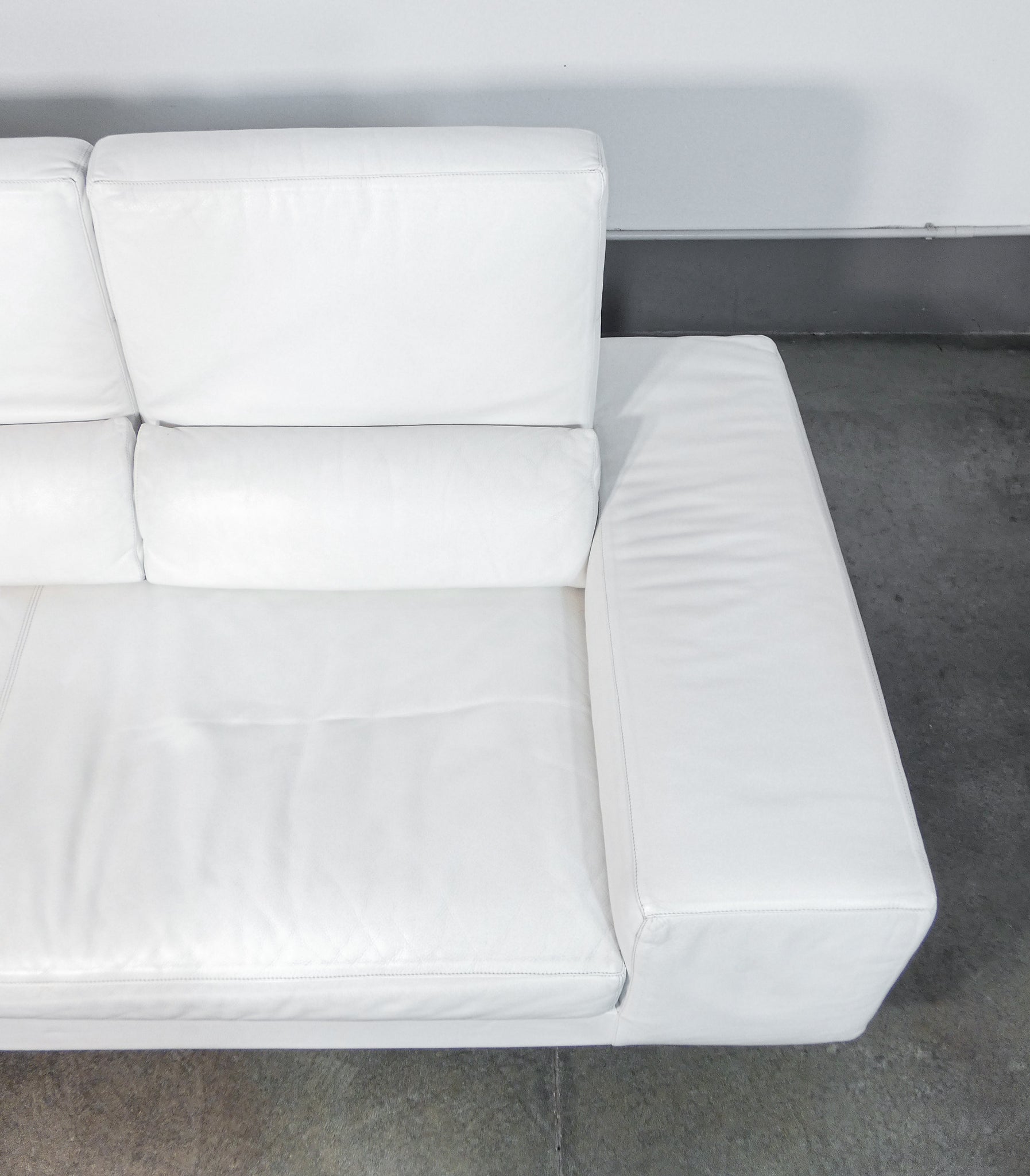 divano domino design massimo morozzi per cassina 1980s sofa pelle bianca