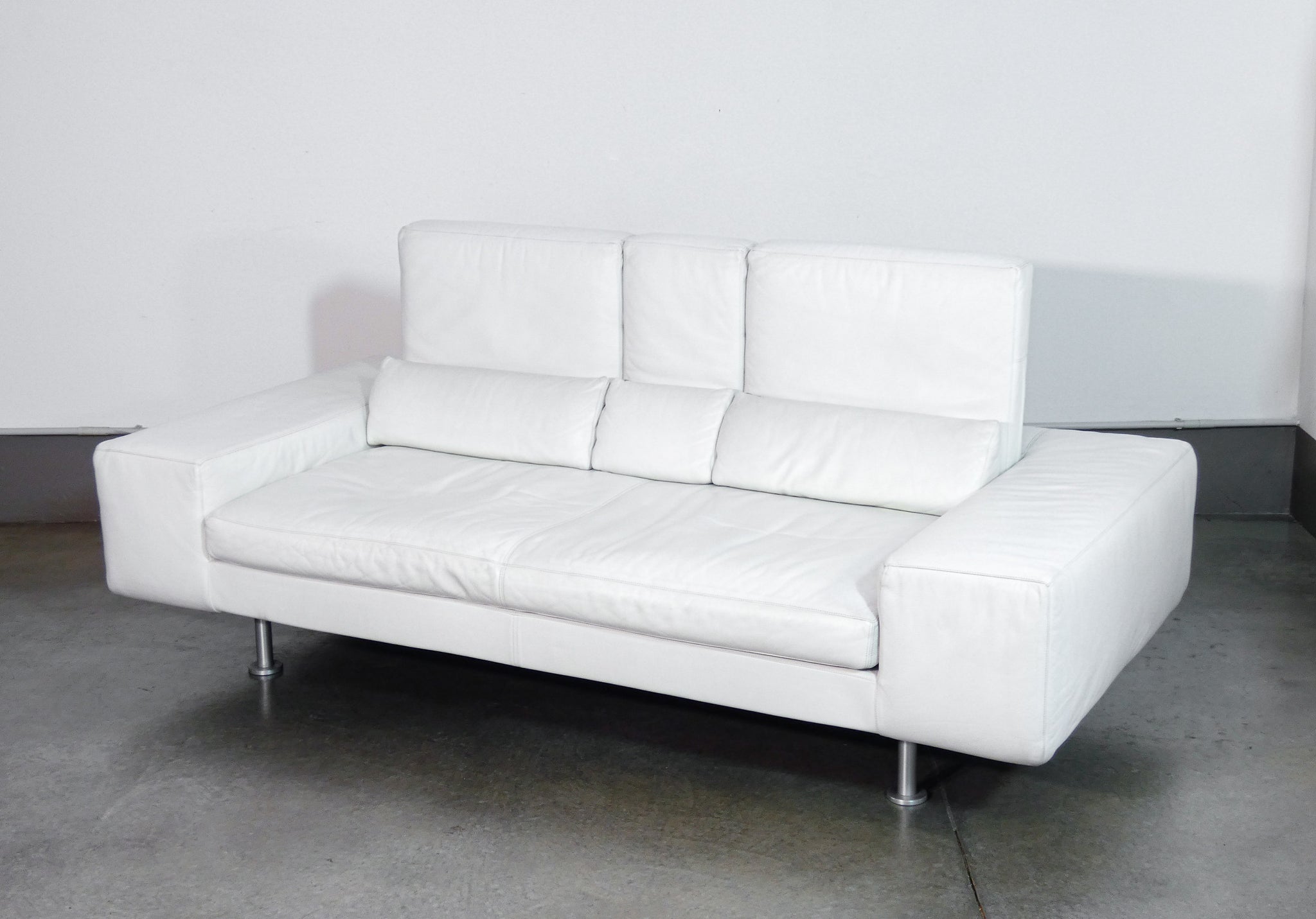 divano domino design massimo morozzi per cassina 1980s sofa pelle bianca