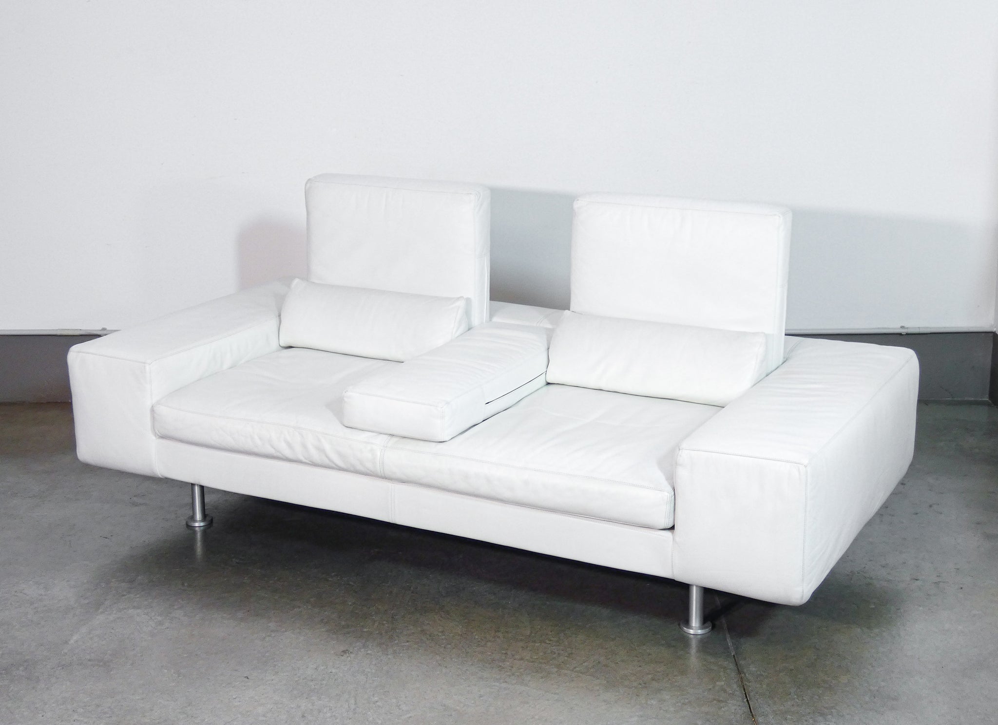 divano domino design massimo morozzi per cassina 1980s sofa pelle bianca