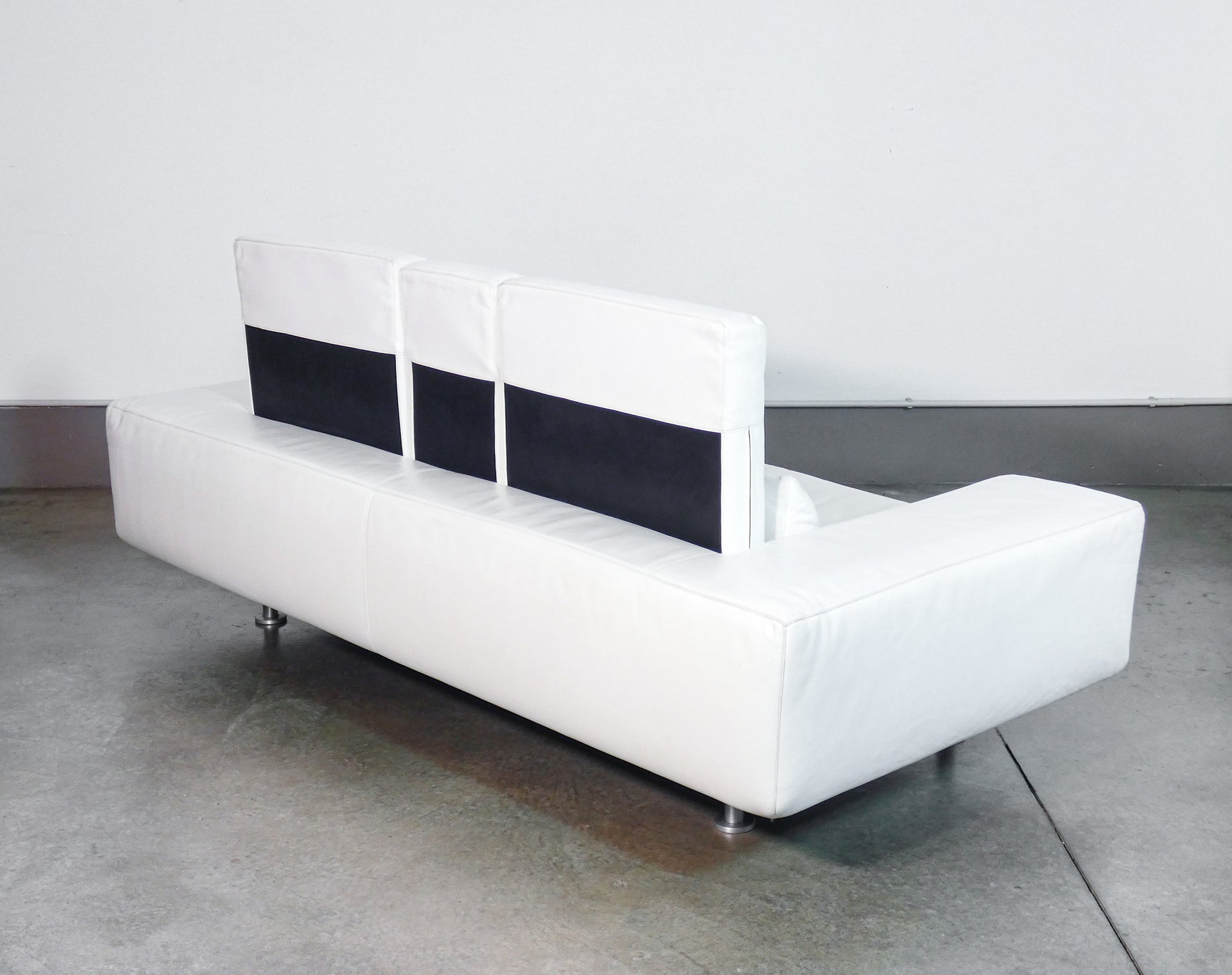 divano domino design massimo morozzi per cassina 1980s sofa pelle bianca