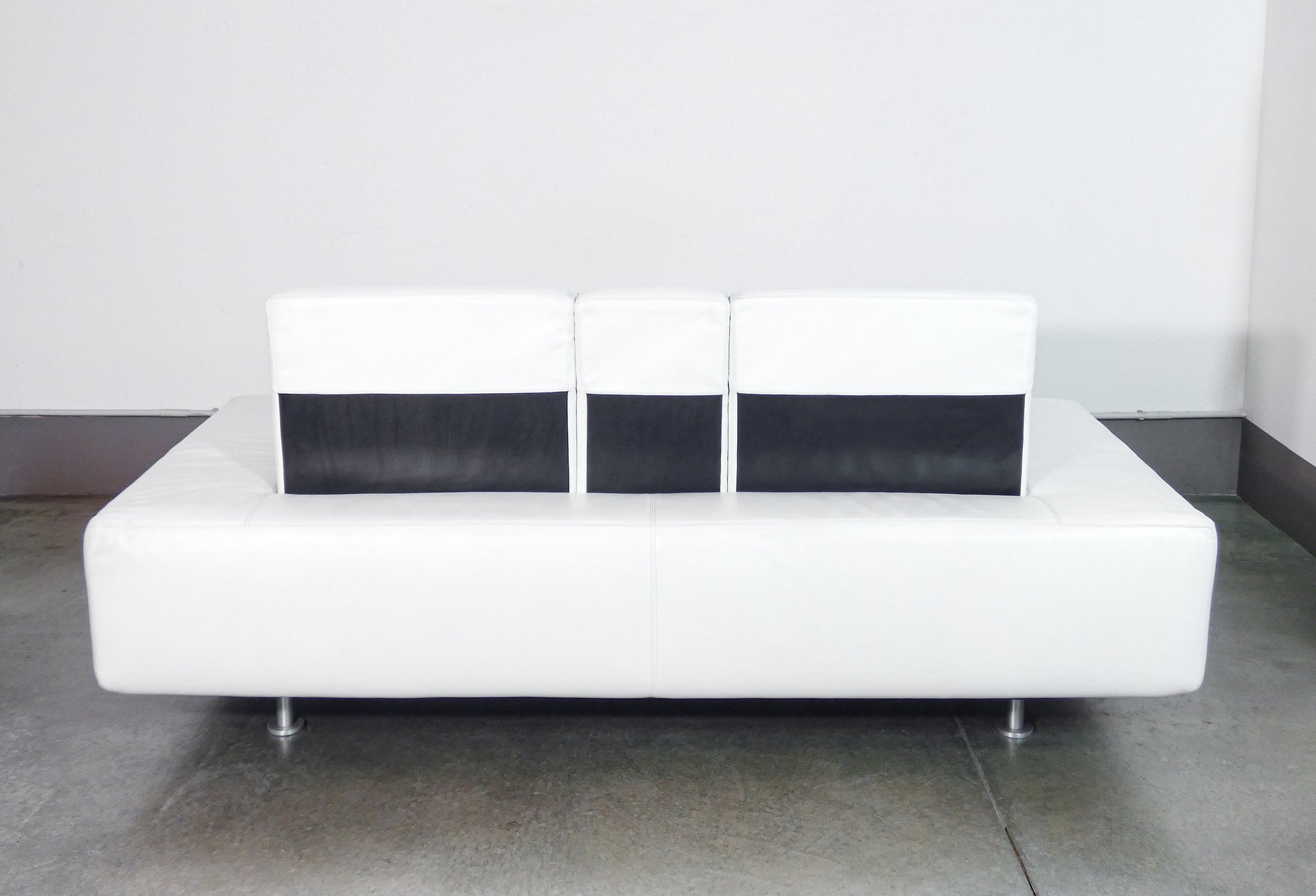 divano domino design massimo morozzi per cassina 1980s sofa pelle bianca