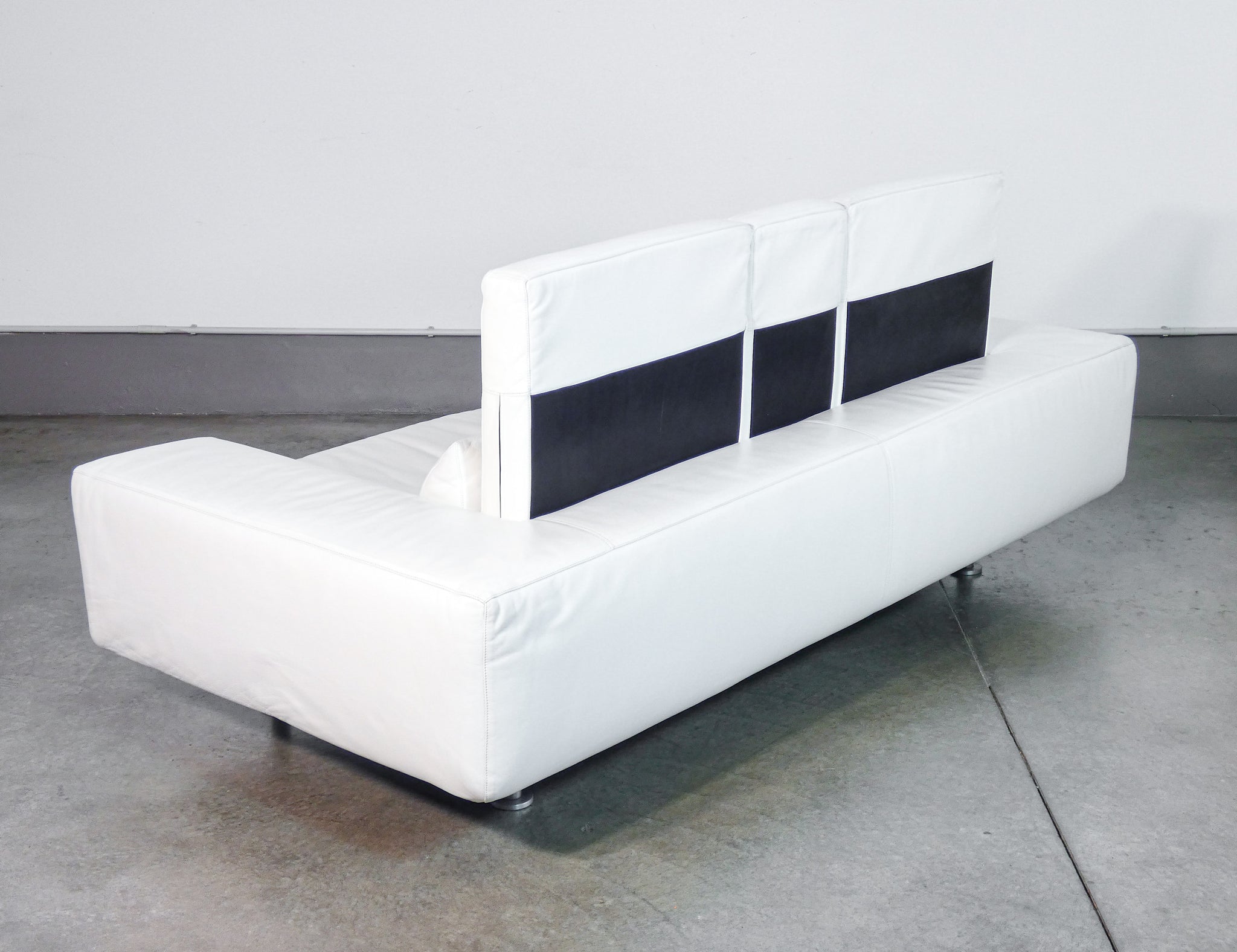 divano domino design massimo morozzi per cassina 1980s sofa pelle bianca