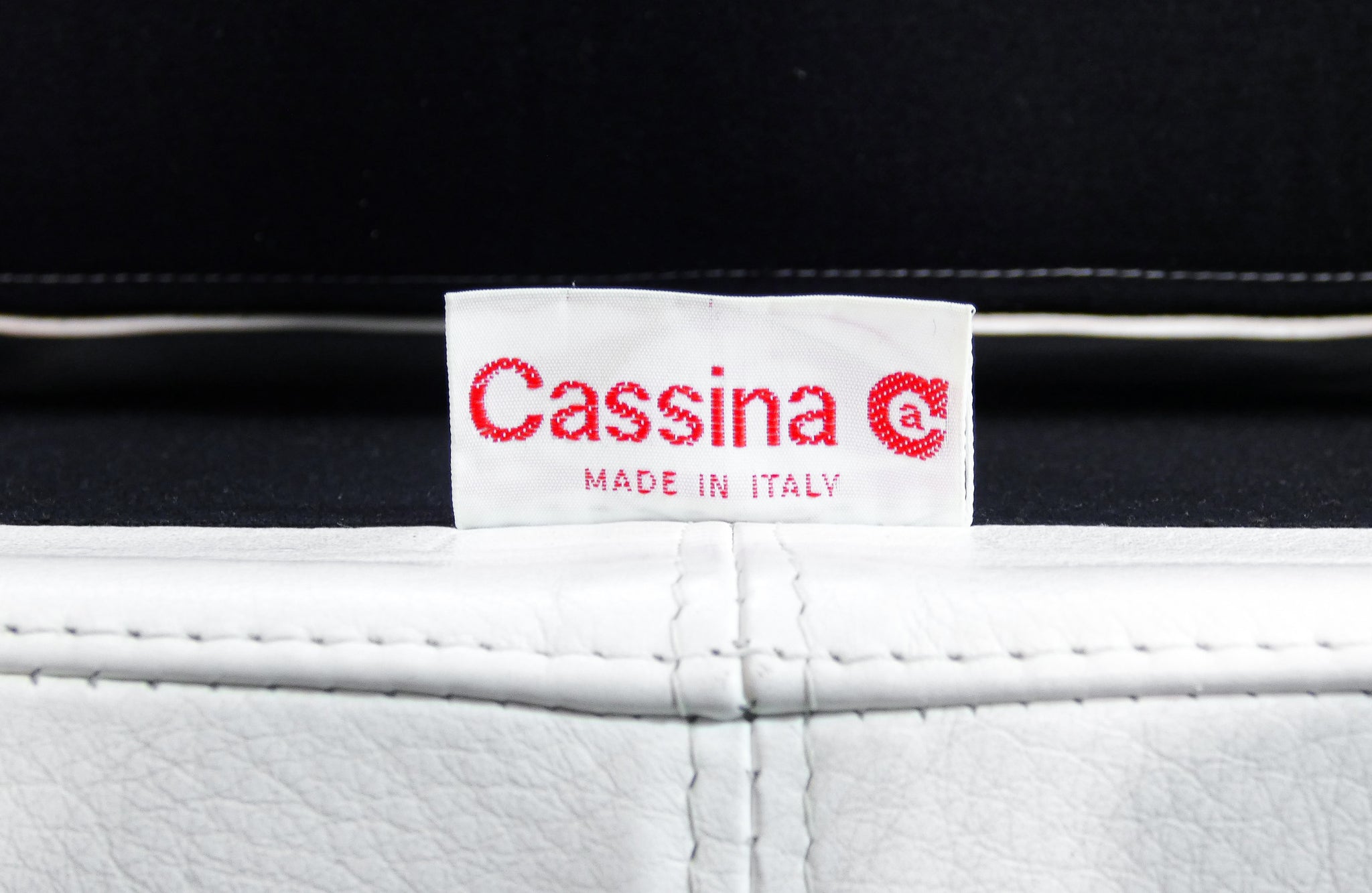 divano domino design massimo morozzi per cassina 1980s sofa pelle bianca