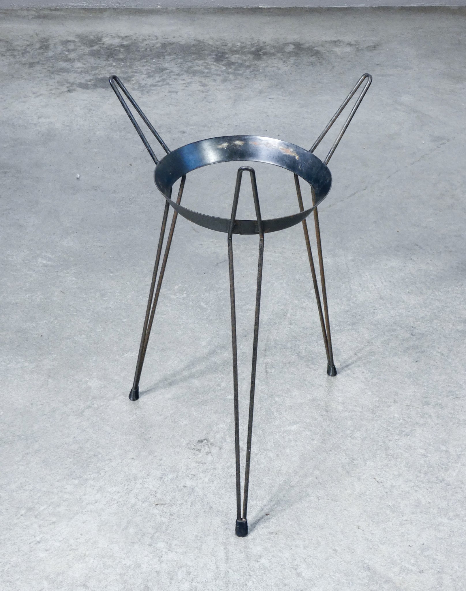 fioriera rattan cesto vimini design italia 1950 porta vasi cachepot treppiede