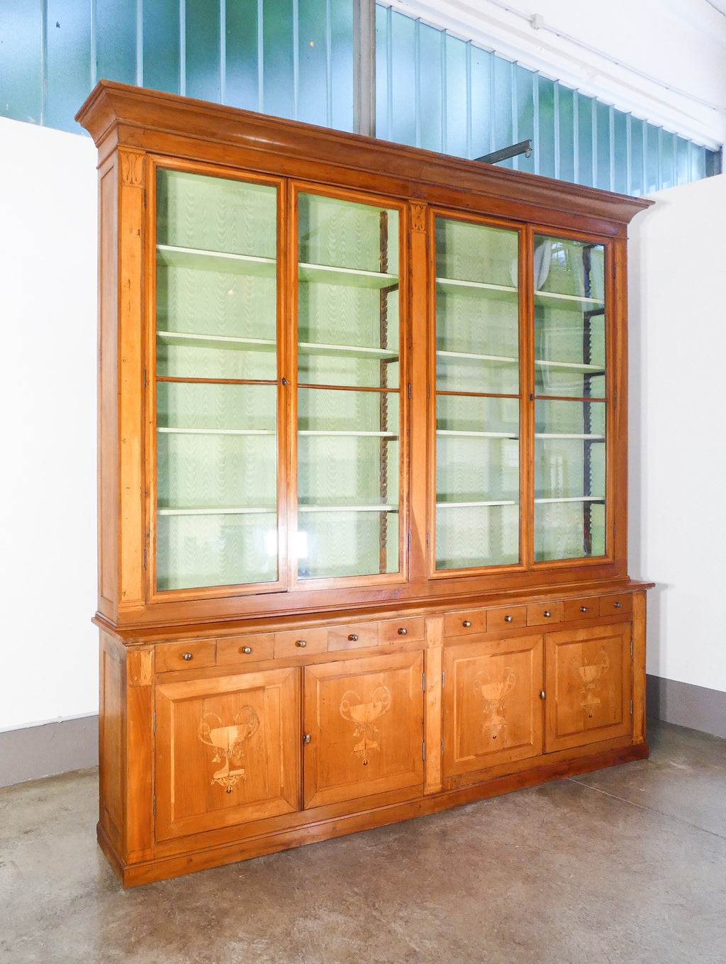 grande libreria mobile farmacia legno ciliegio intarsiato vetrina epoca 1800
