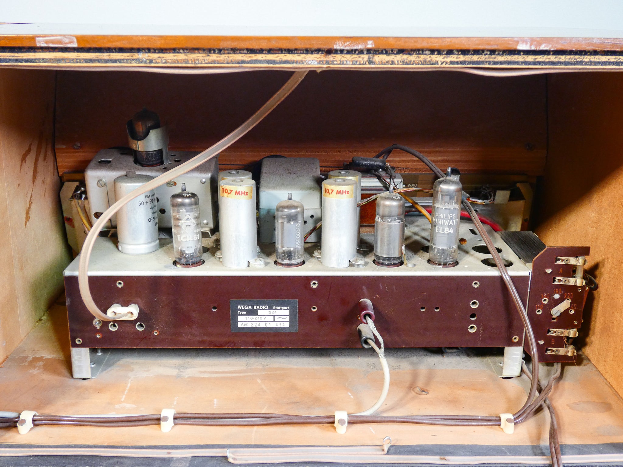 mobile radio valvole wega giradischi vintage tube radio germania epoca 1960s