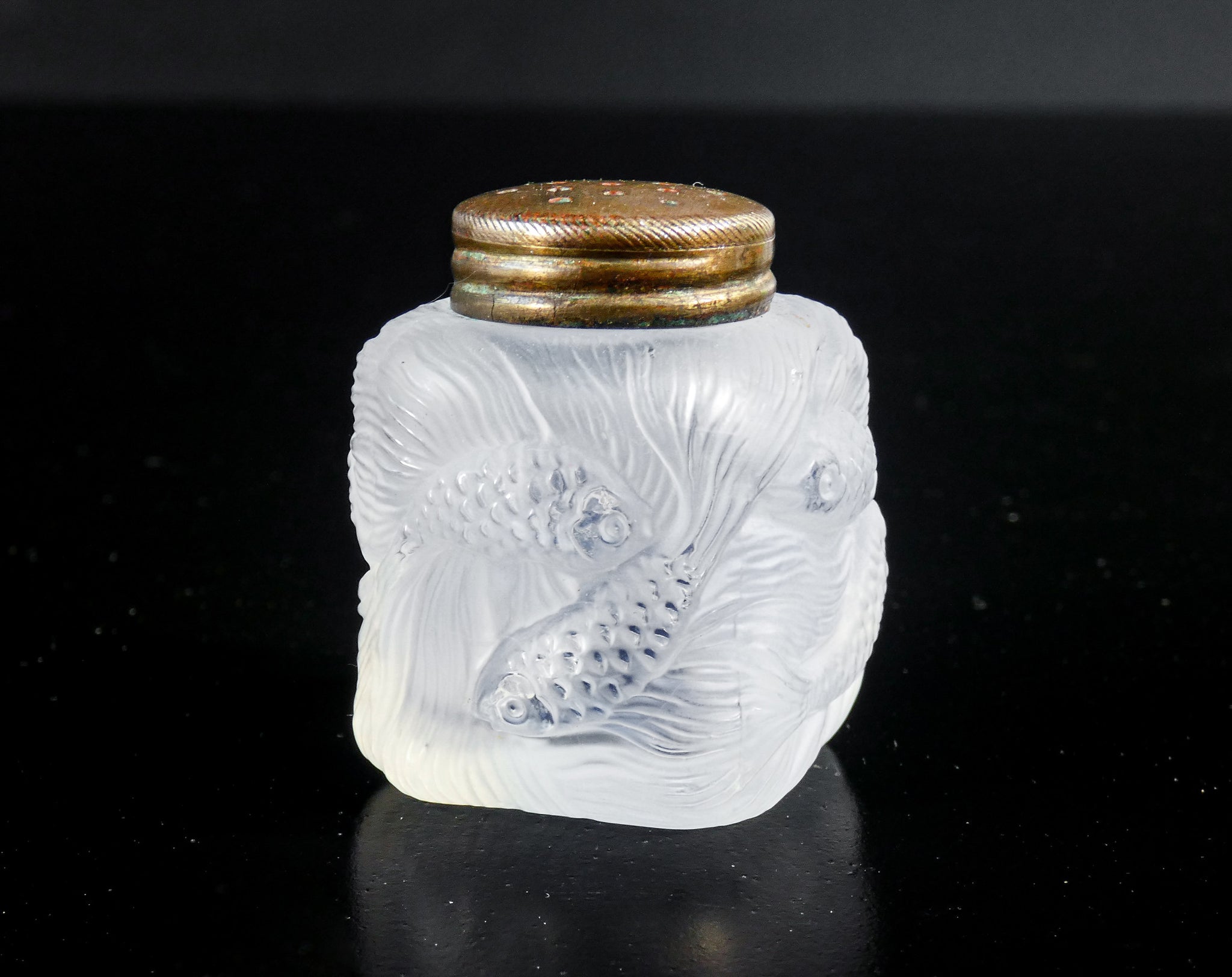 saliera pepiera stile lalique formose vetro bassorilevo pesci carpe koi