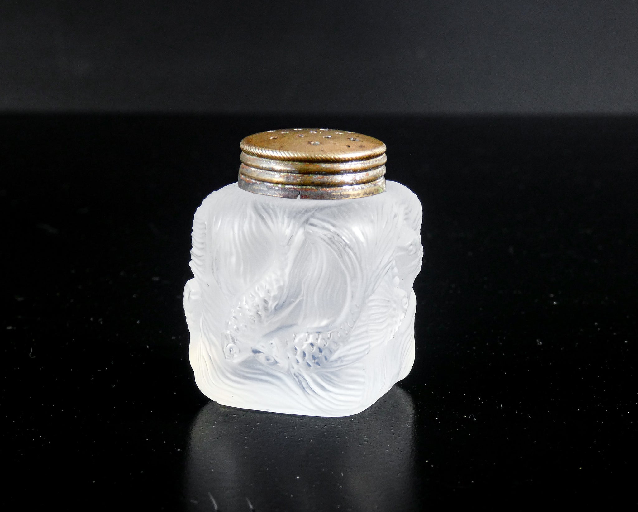 saliera pepiera stile lalique formose vetro bassorilevo pesci carpe koi