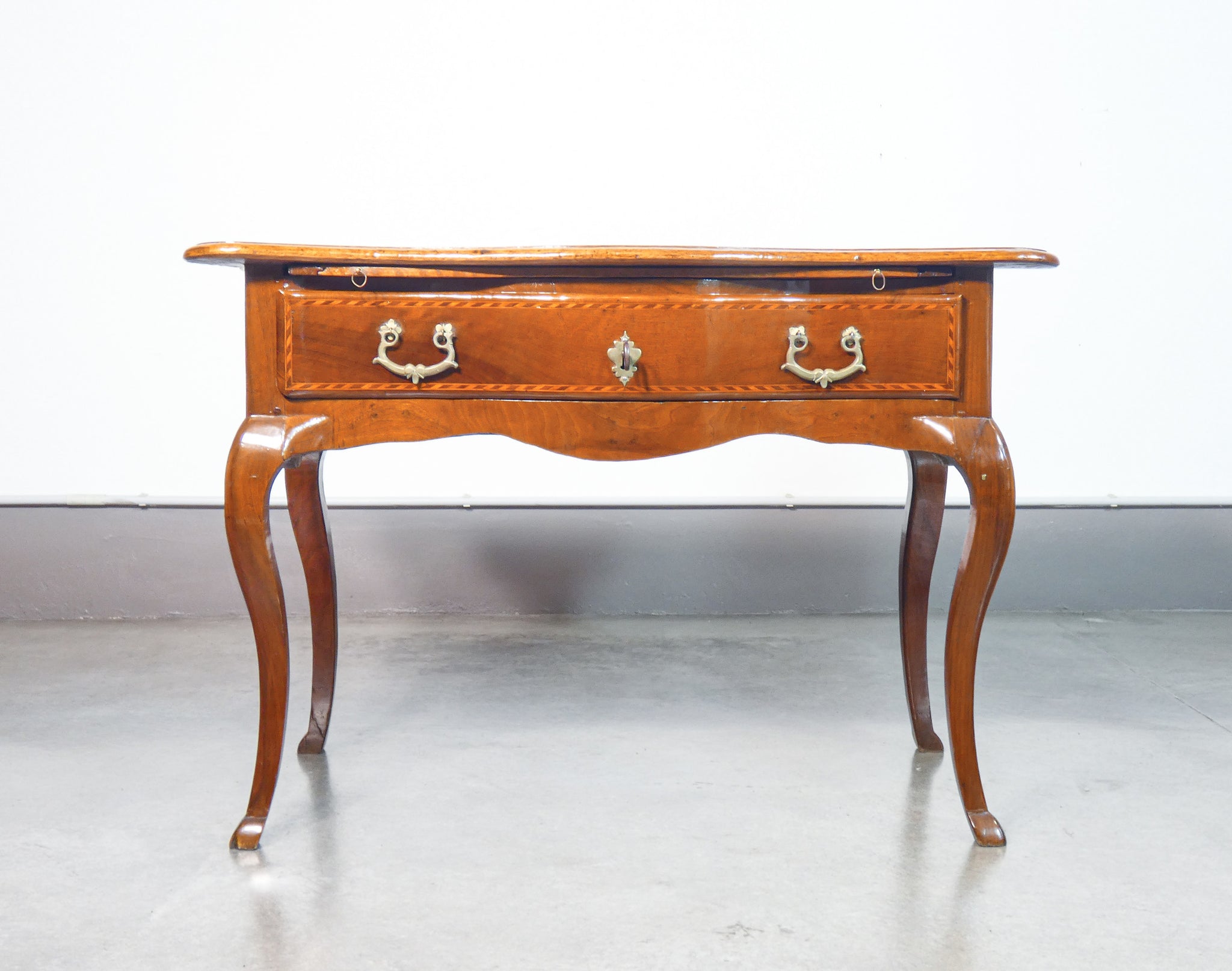 scrivania scrittoio piemontese epoca 1700 legno noce intarsiato cassetto antica