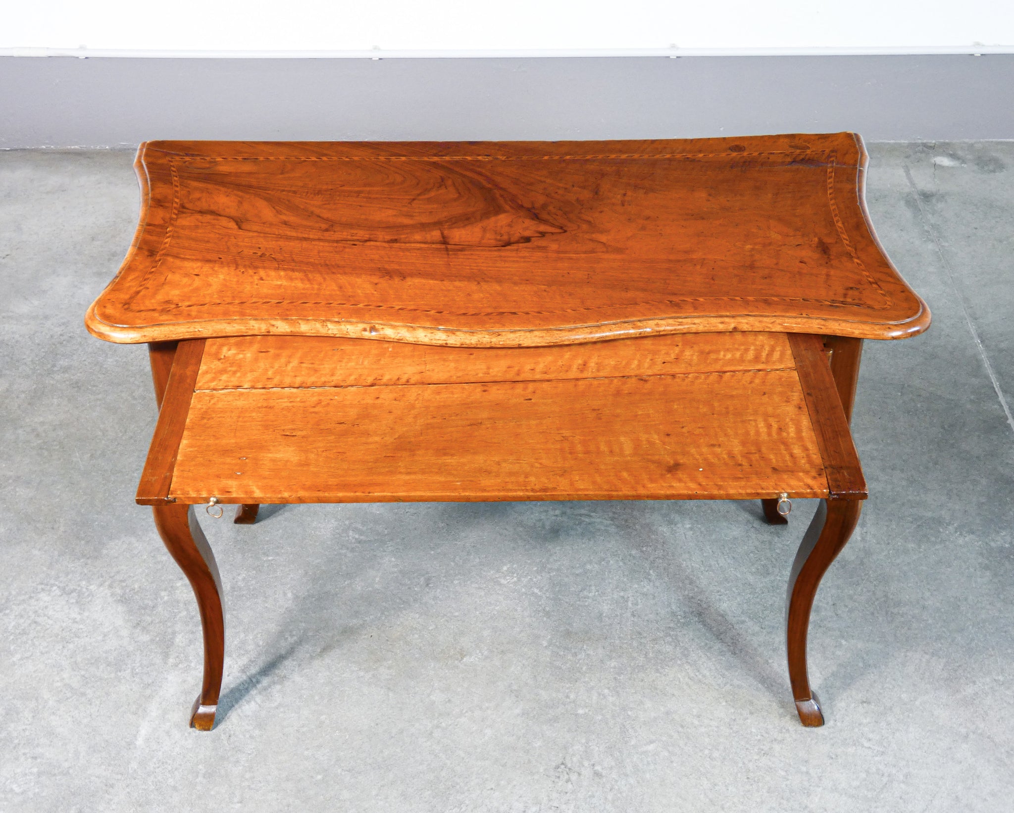scrivania scrittoio piemontese epoca 1700 legno noce intarsiato cassetto antica