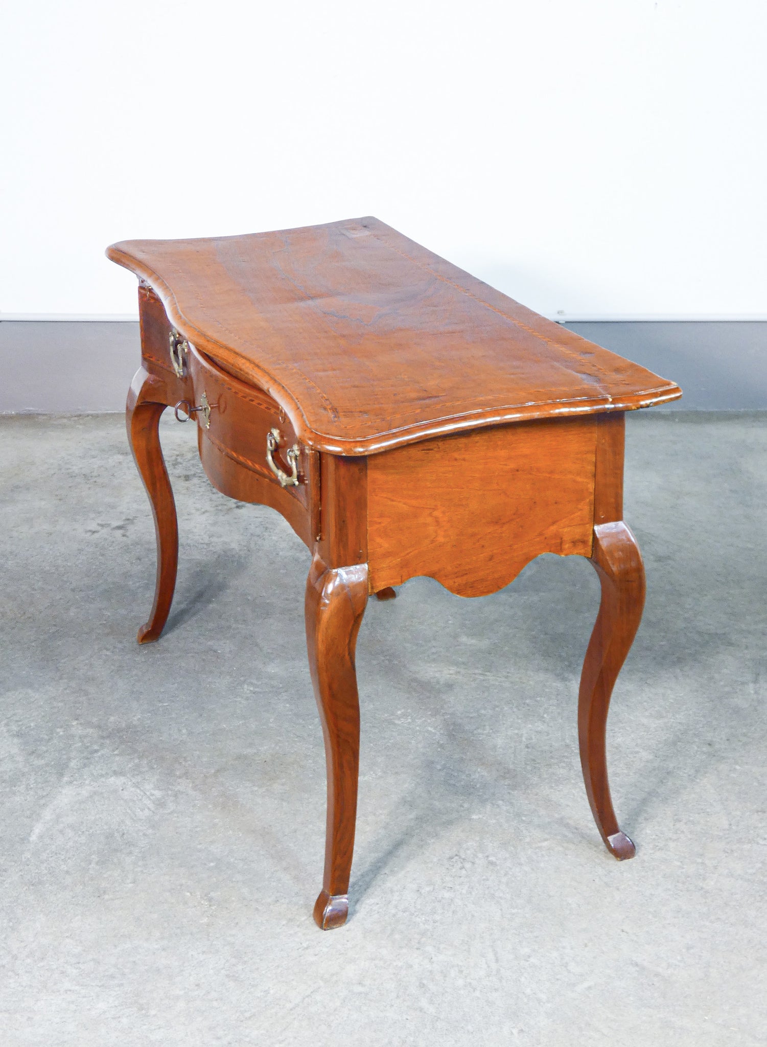 scrivania scrittoio piemontese epoca 1700 legno noce intarsiato cassetto antica