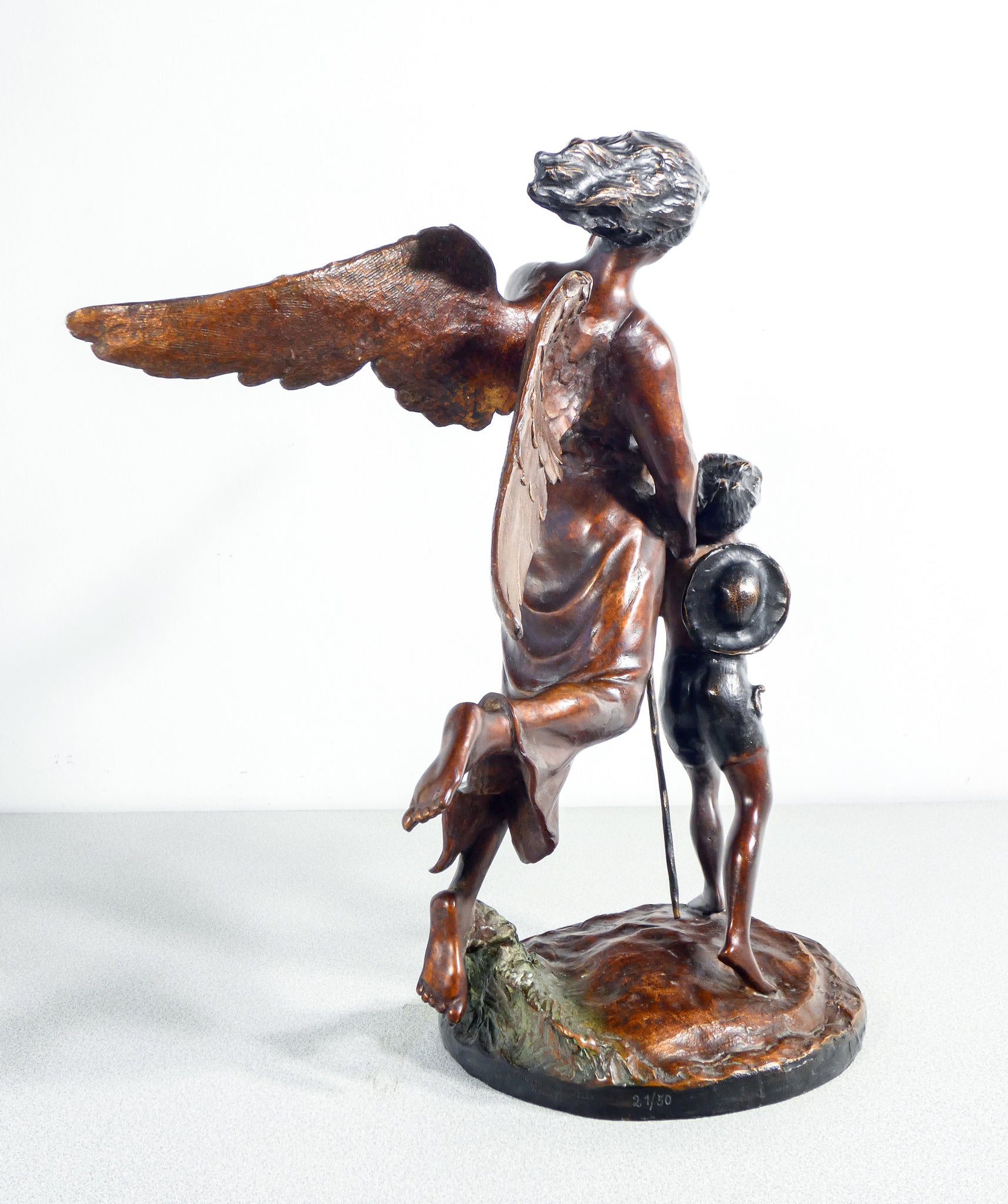 scultura alessandro romano angelo tobia pellegrino bambino statua bronzo