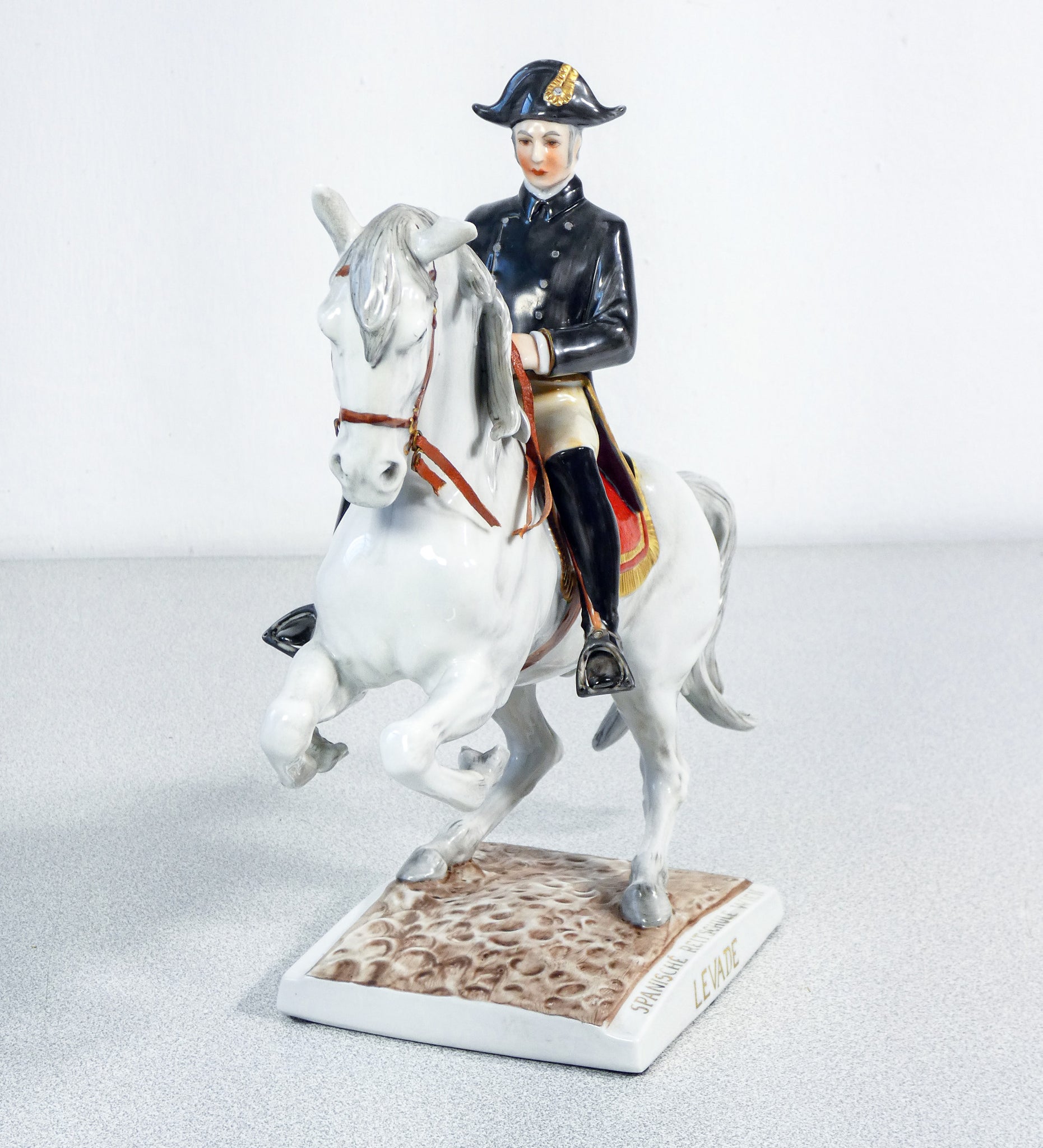 scultura cavallo porcellana unter weiss bach levade spanische reitschule wien