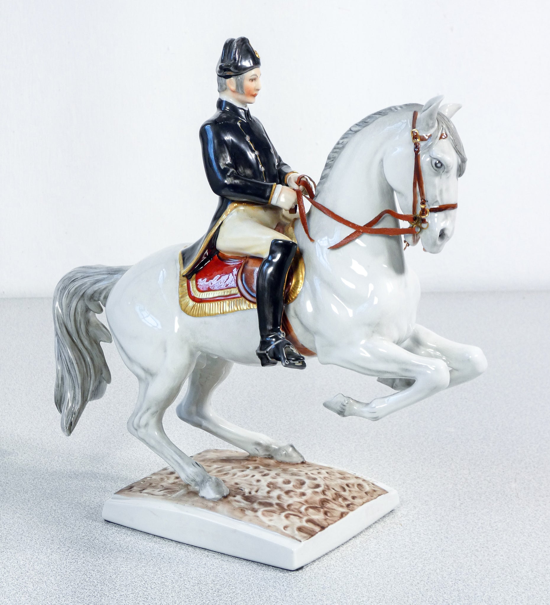 scultura cavallo porcellana unter weiss bach levade spanische reitschule wien