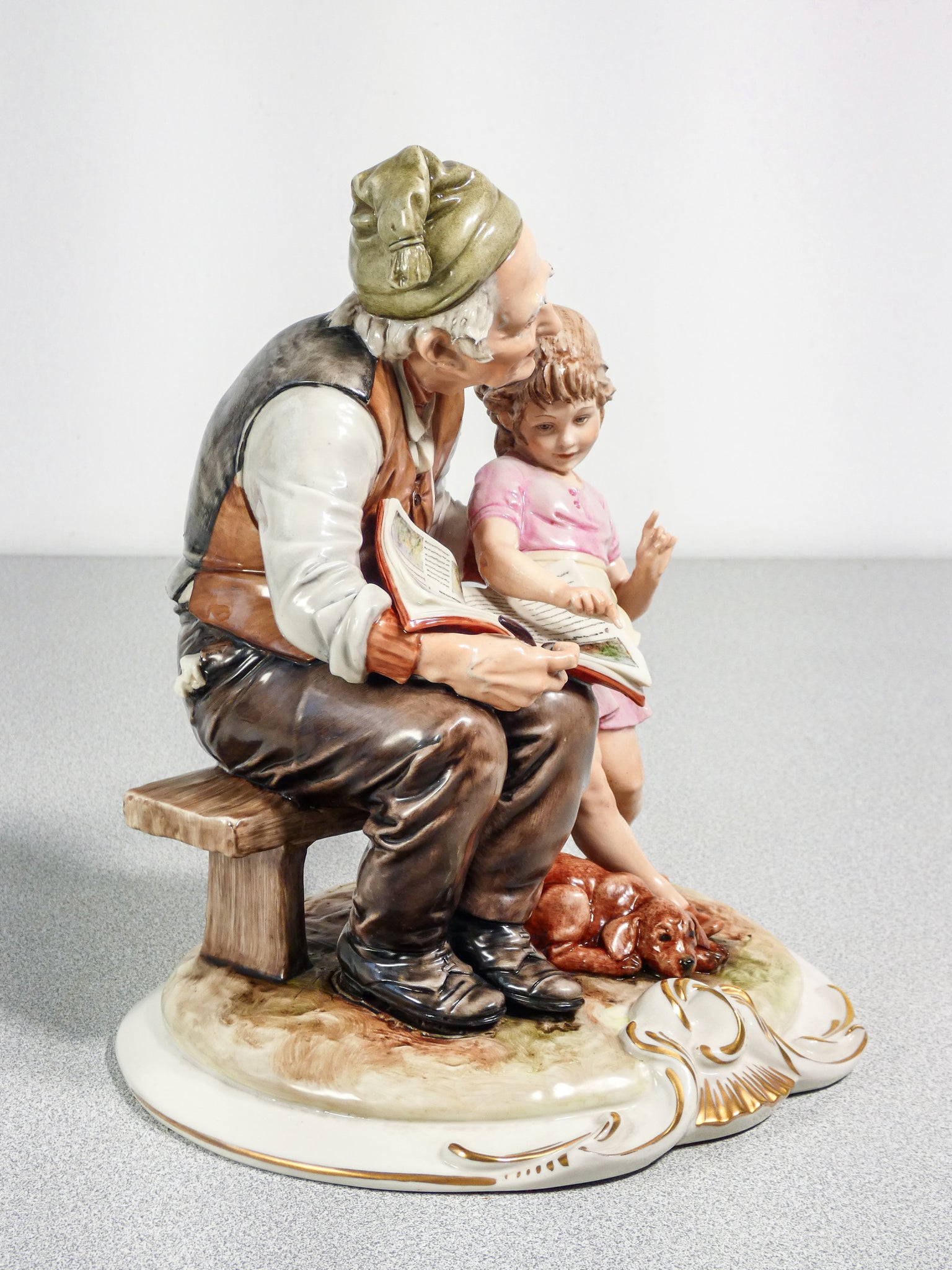 scultura ceramica bruno merli nonno nonna nipoti bambini porcellana dipinta