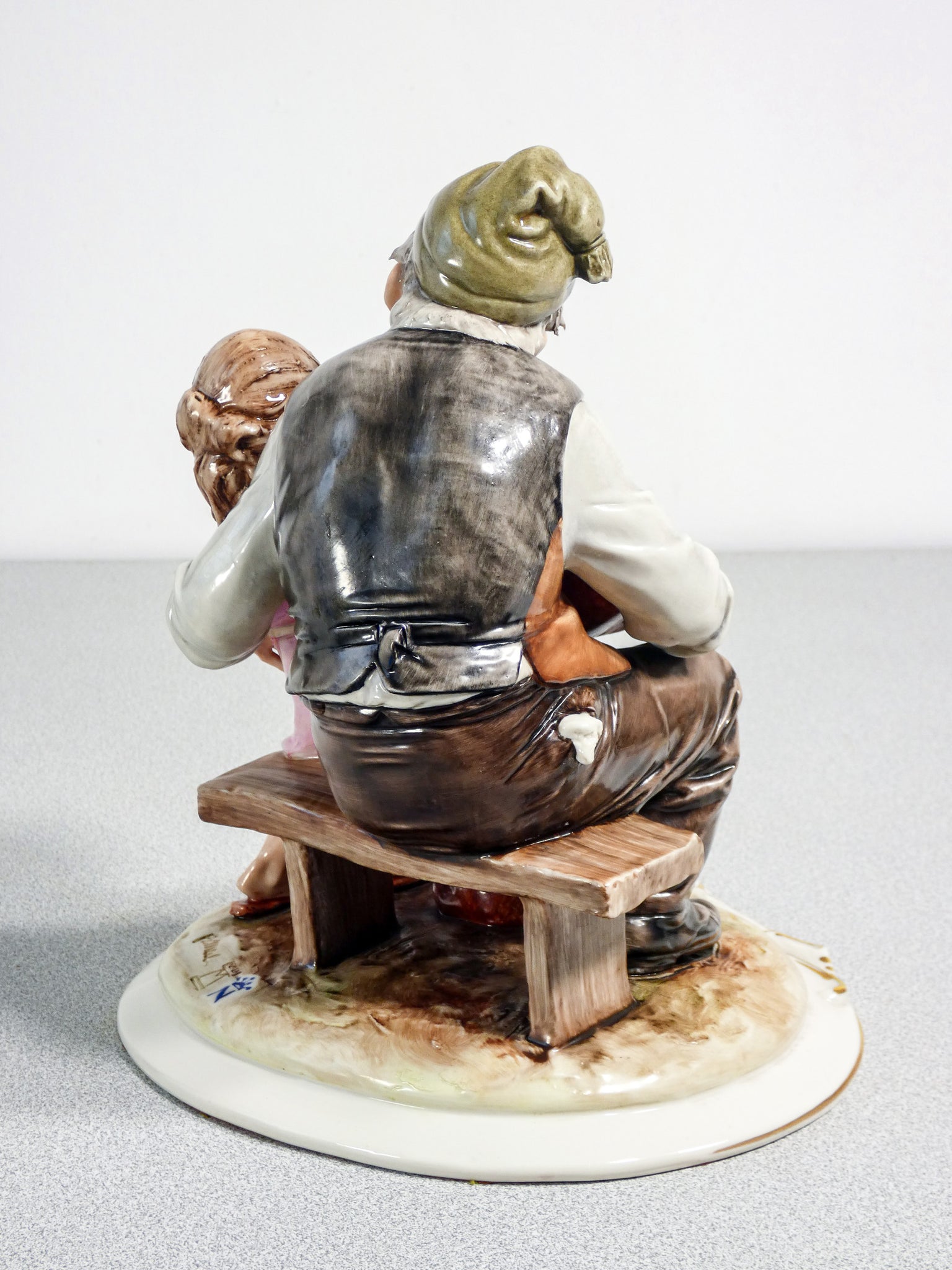 scultura ceramica bruno merli nonno nonna nipoti bambini porcellana dipinta