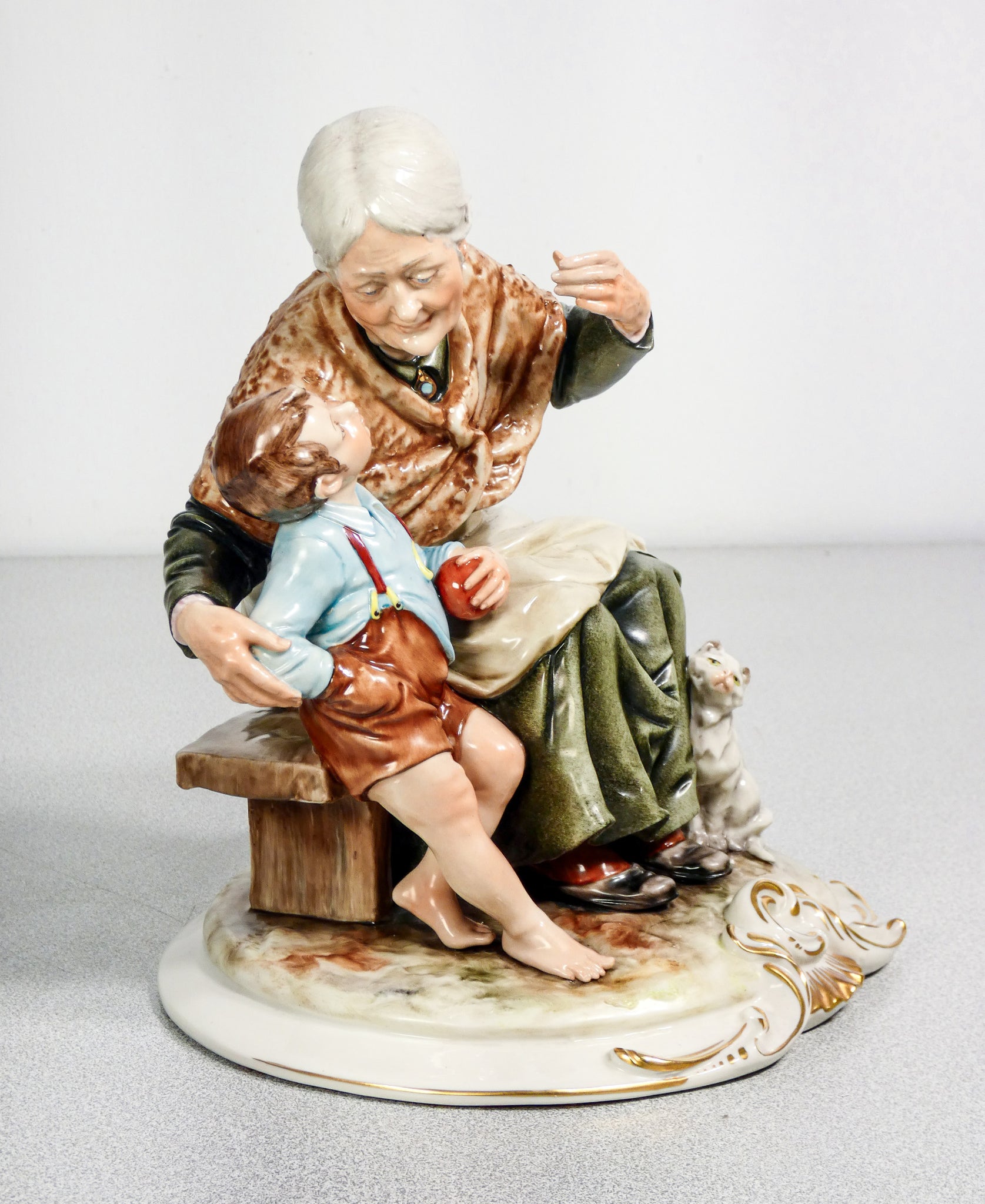 scultura ceramica bruno merli nonno nonna nipoti bambini porcellana dipinta