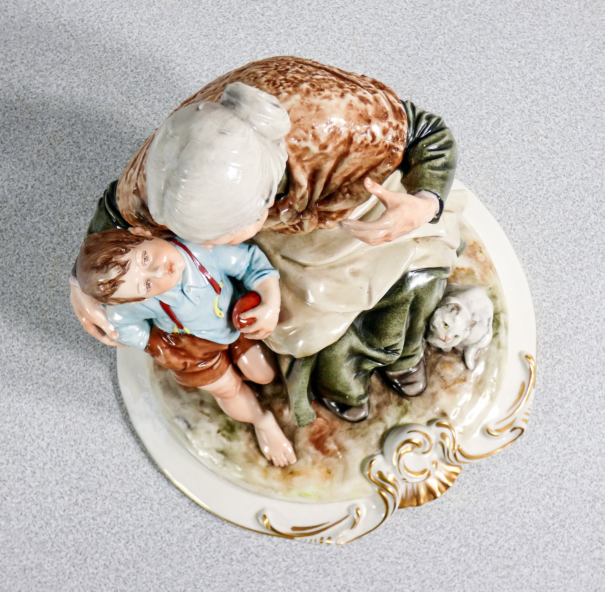 scultura ceramica bruno merli nonno nonna nipoti bambini porcellana dipinta