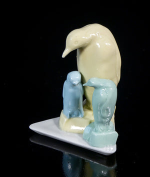 scultura ceramica porcellana pinguino cuccioli firmata valter capodimonte