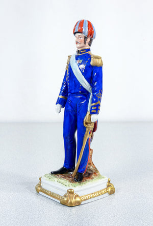 scultura porcellana capodimonte carabiniere soldato ufficiale esercito capitano