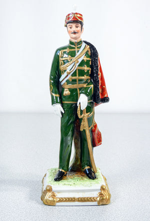 scultura porcellana capodimonte ussero piacenza soldato ufficiale esercito