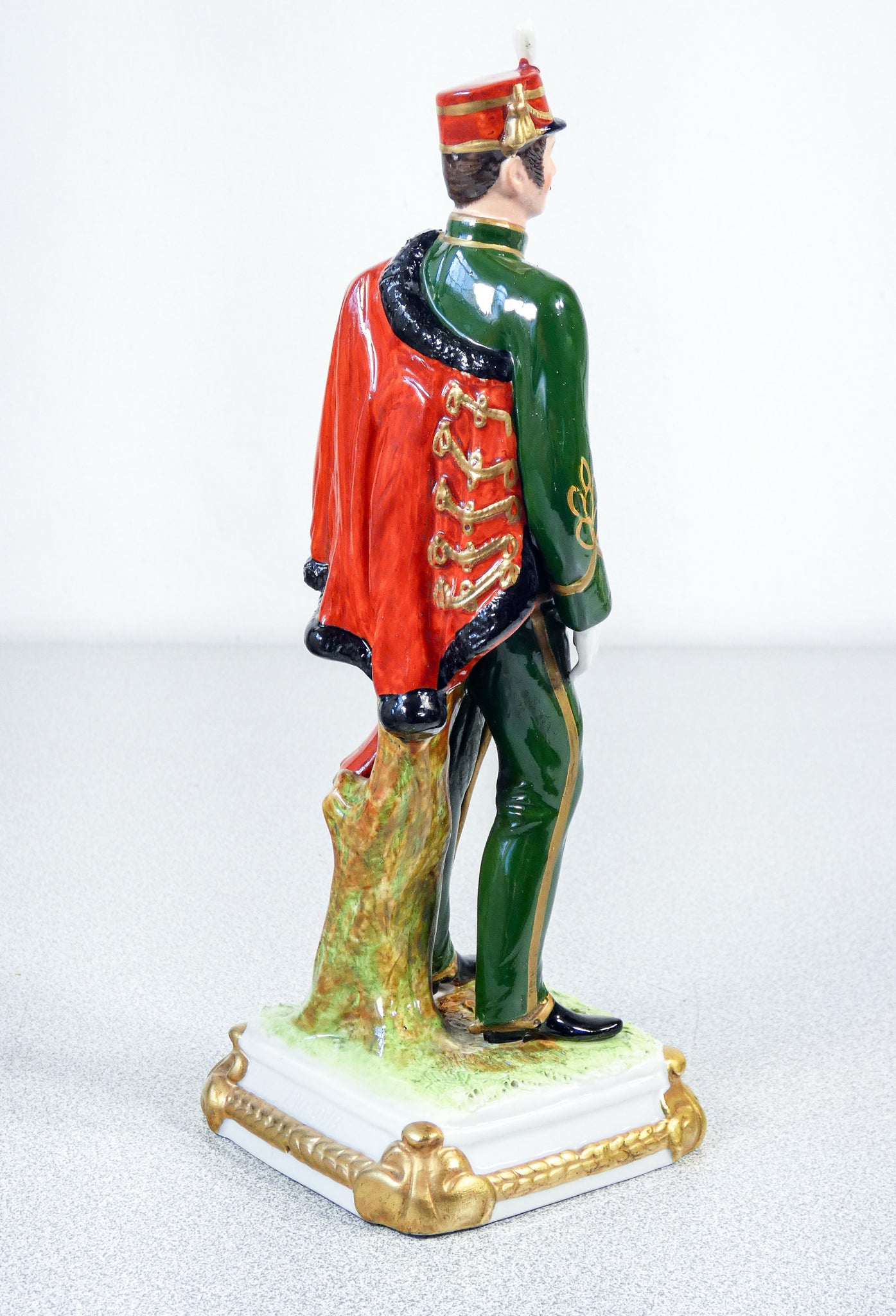 scultura porcellana capodimonte ussero piacenza soldato ufficiale esercito