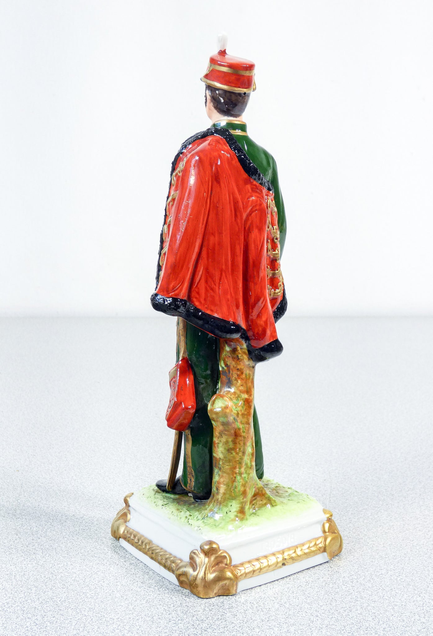 scultura porcellana capodimonte ussero piacenza soldato ufficiale esercito