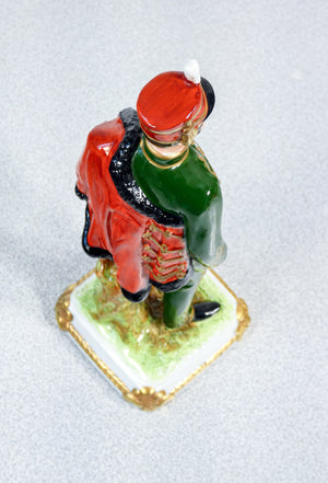 scultura porcellana capodimonte ussero piacenza soldato ufficiale esercito