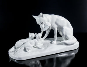 scultura porcellana kpm berlin erich schmidt kestner gruppo volpi cuccioli