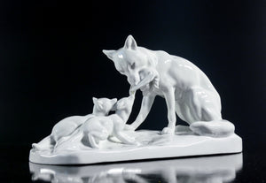 scultura porcellana kpm berlin erich schmidt kestner gruppo volpi cuccioli