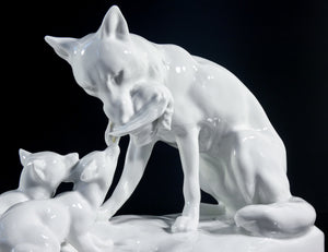 scultura porcellana kpm berlin erich schmidt kestner gruppo volpi cuccioli