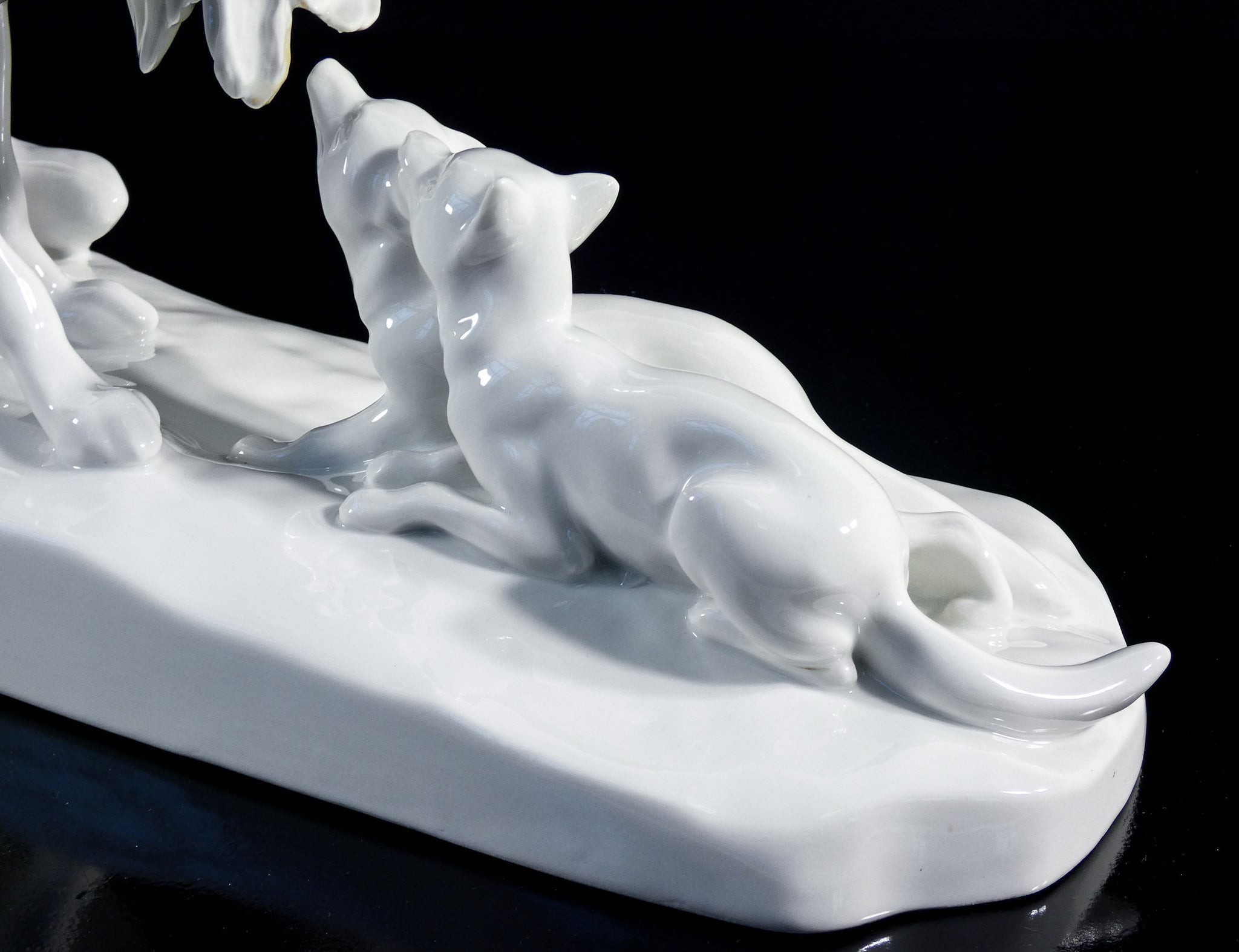 scultura porcellana kpm berlin erich schmidt kestner gruppo volpi cuccioli