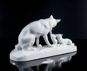 scultura porcellana kpm berlin erich schmidt kestner gruppo volpi cuccioli