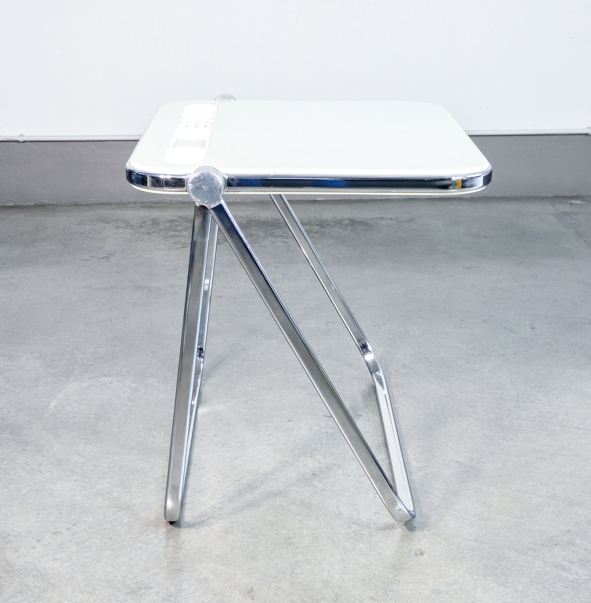 sedia plia scrivania platone design giancarlo piretti per anonima castelli