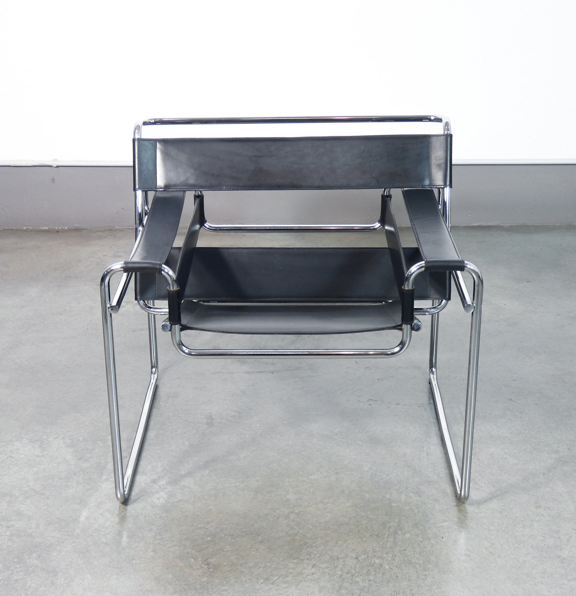 sedia wassily design marcel breuer movimento moderno bauhaus riedizione 1970s