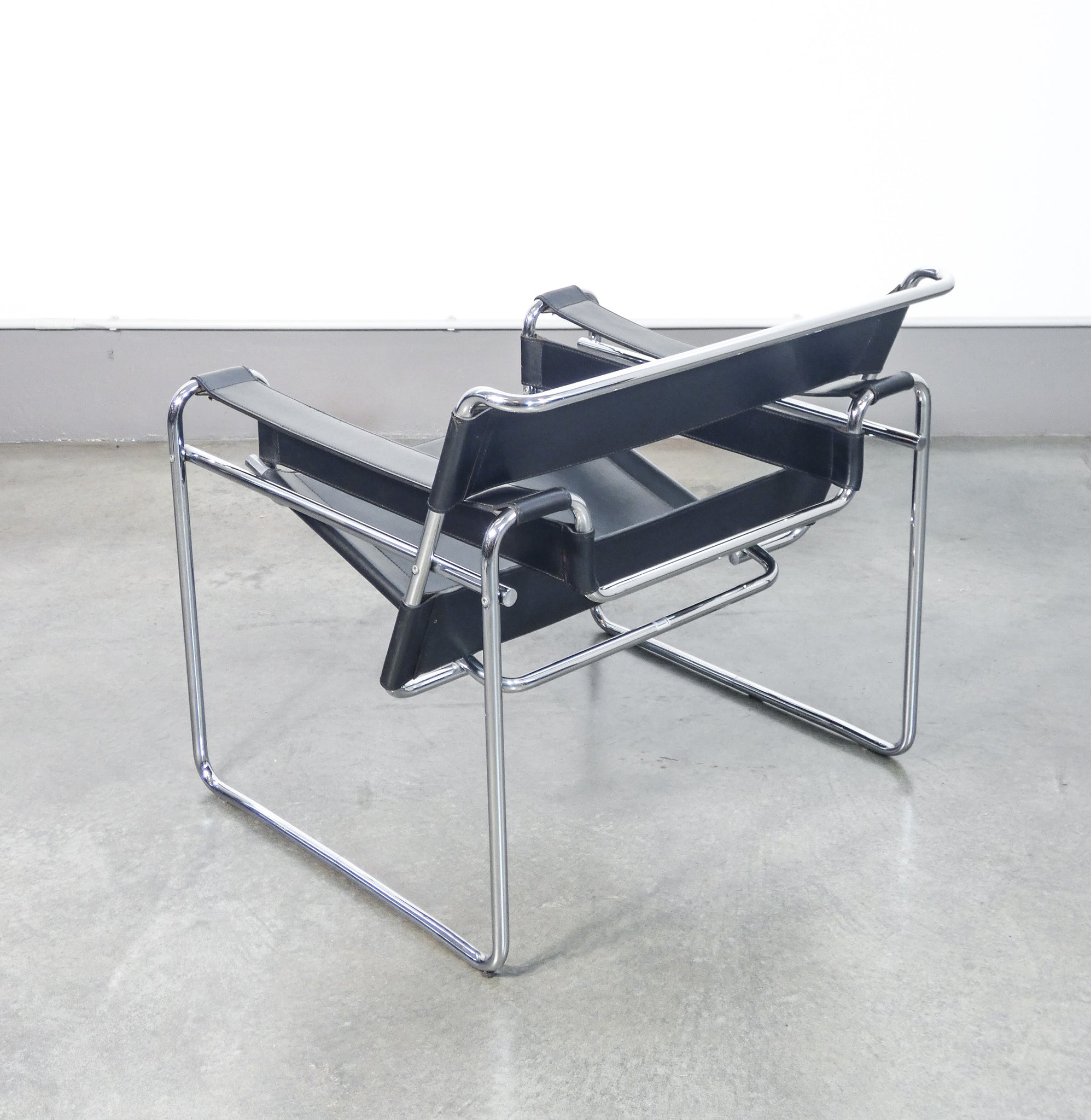 sedia wassily design marcel breuer movimento moderno bauhaus riedizione 1970s