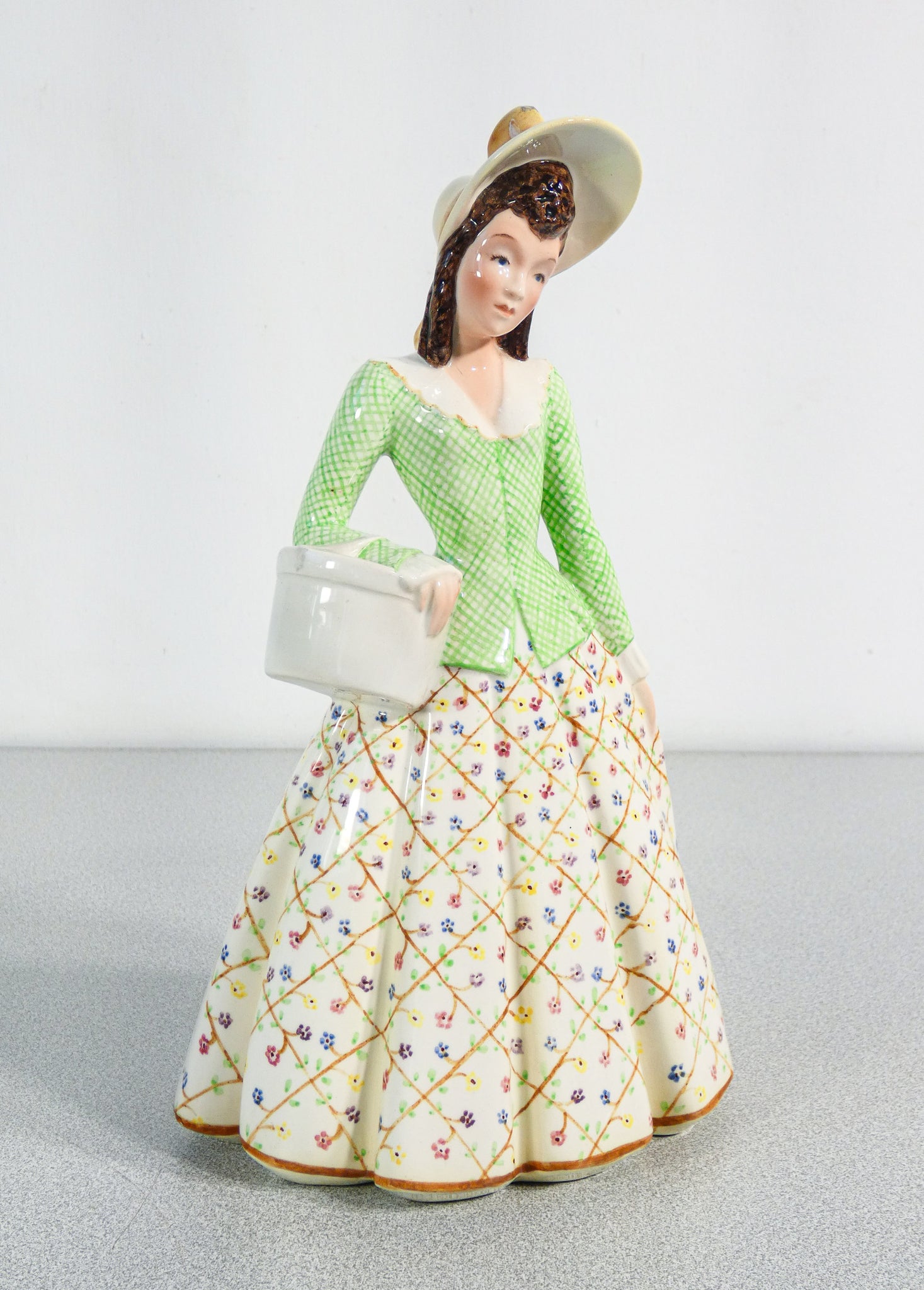 statuina scultura dama donna porcellana keramos dipinta a mano torino epoca 1900