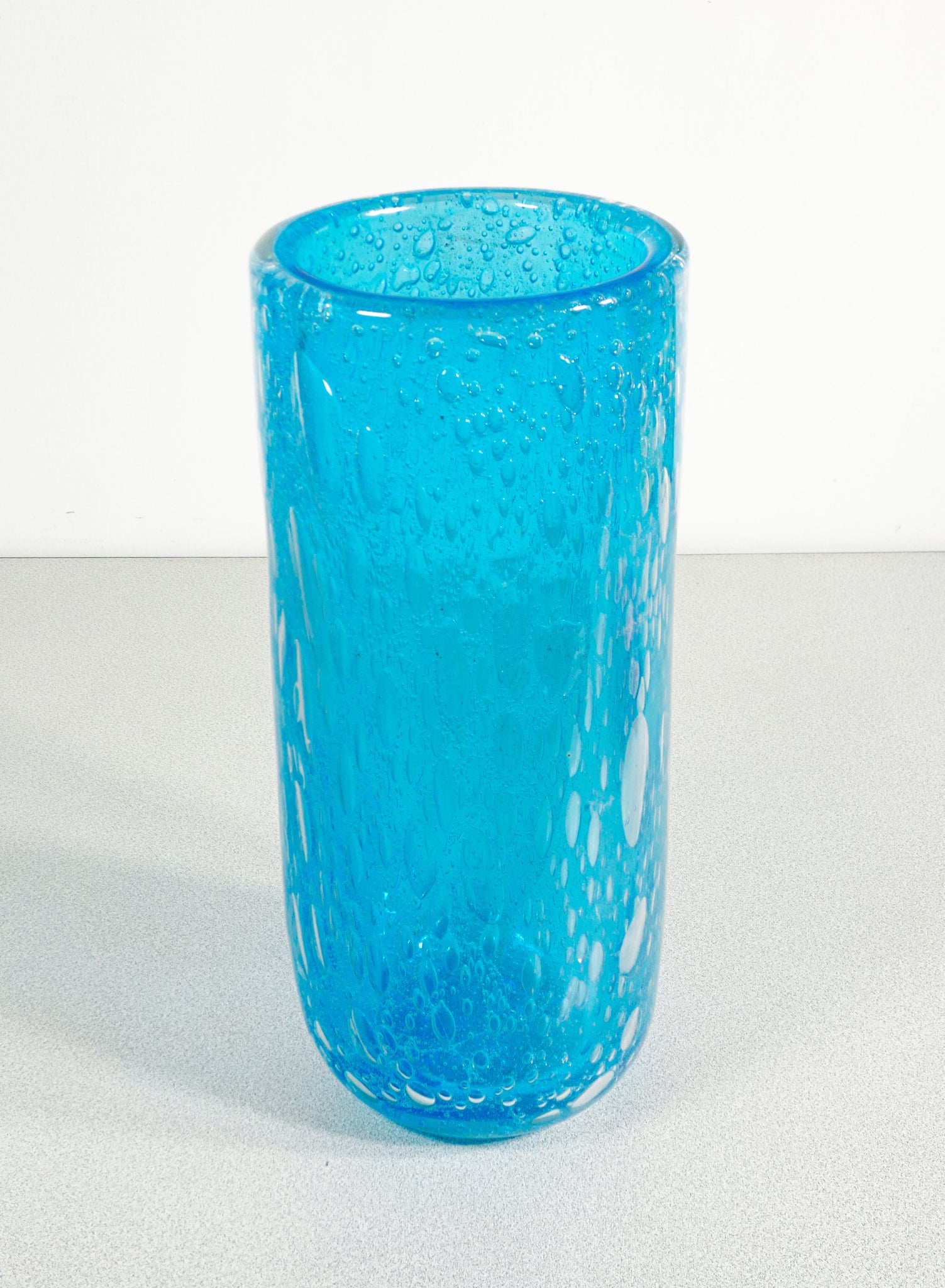 vaso firmato alessandro barbaro vetro soffiato bullicante murano azzurro