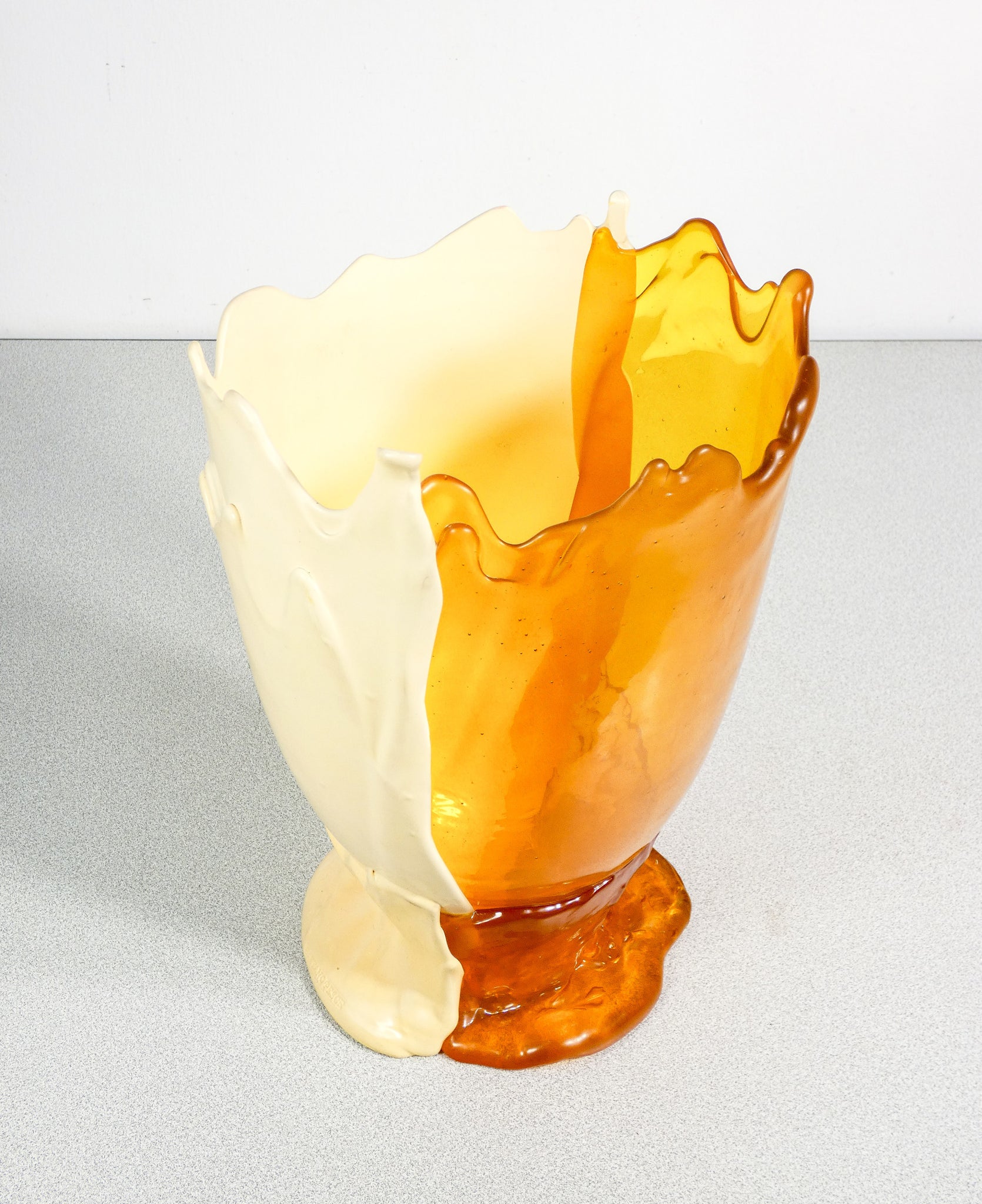 vaso twins c gaetano pesce per fish design 2017 scultura vase resina morbida