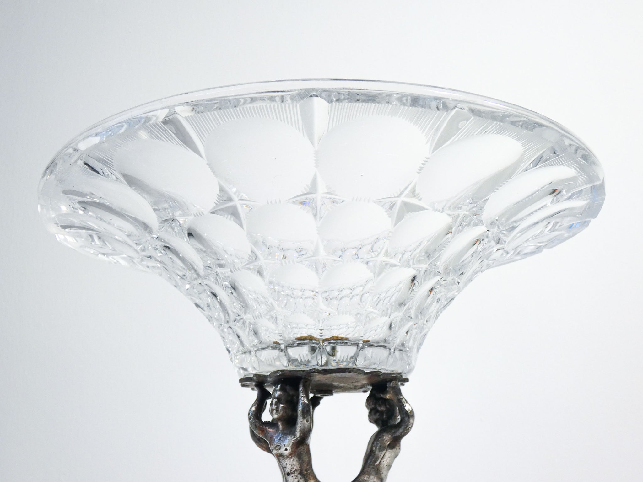 alzata cristallo molato sheffield epoca primo 1900 coppa vaso sculture putti