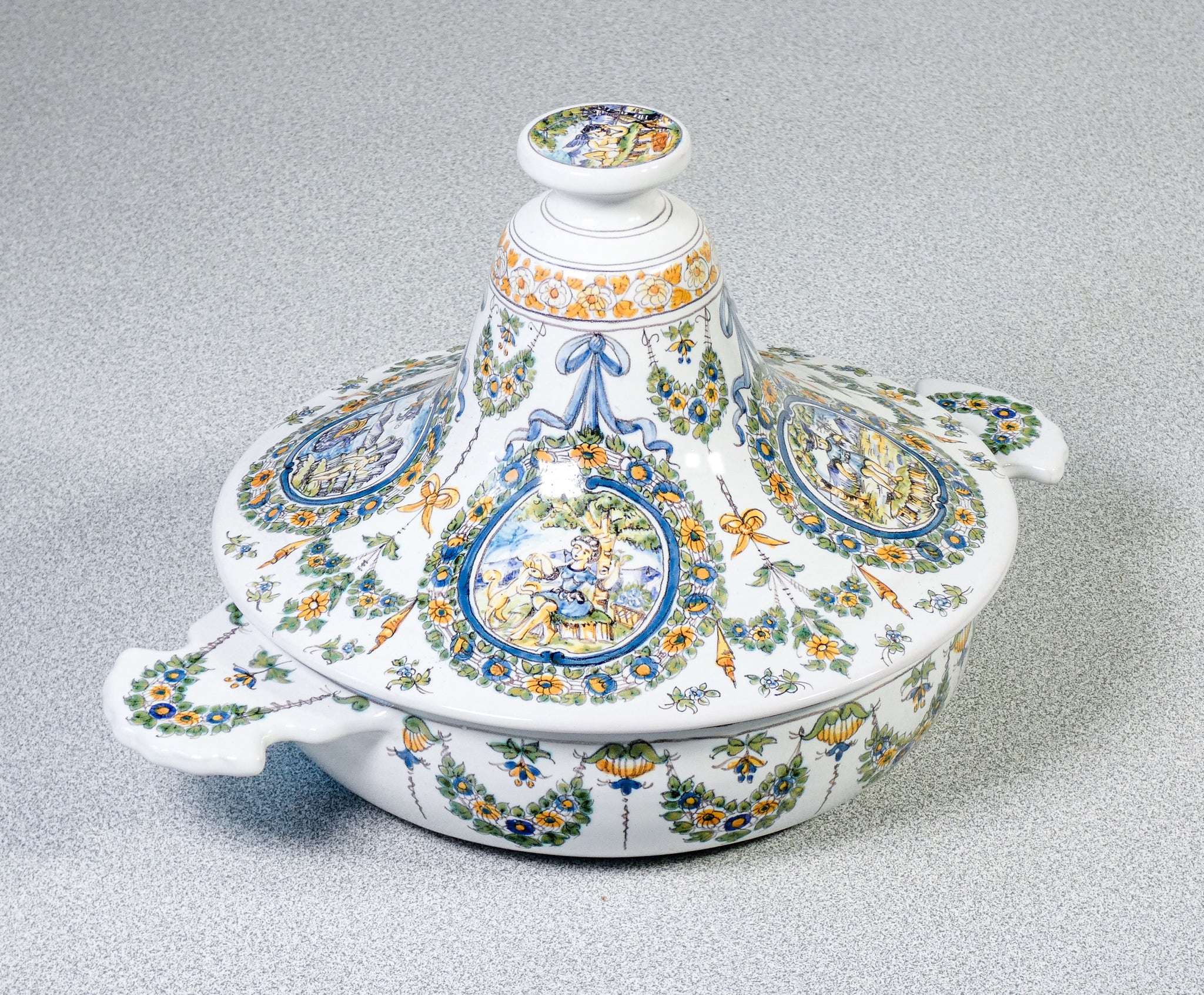 ciotola ceramica meret a moustiers faience francia coperchio pottery dipinto